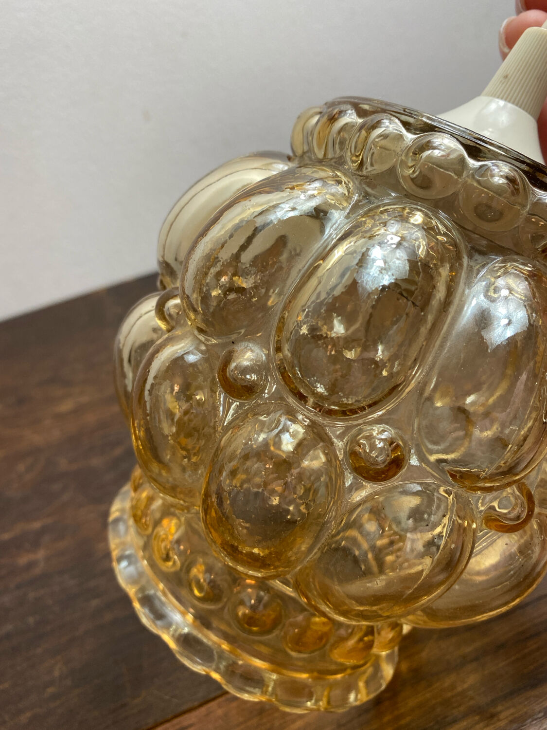 Portable pendant light in bubble glass