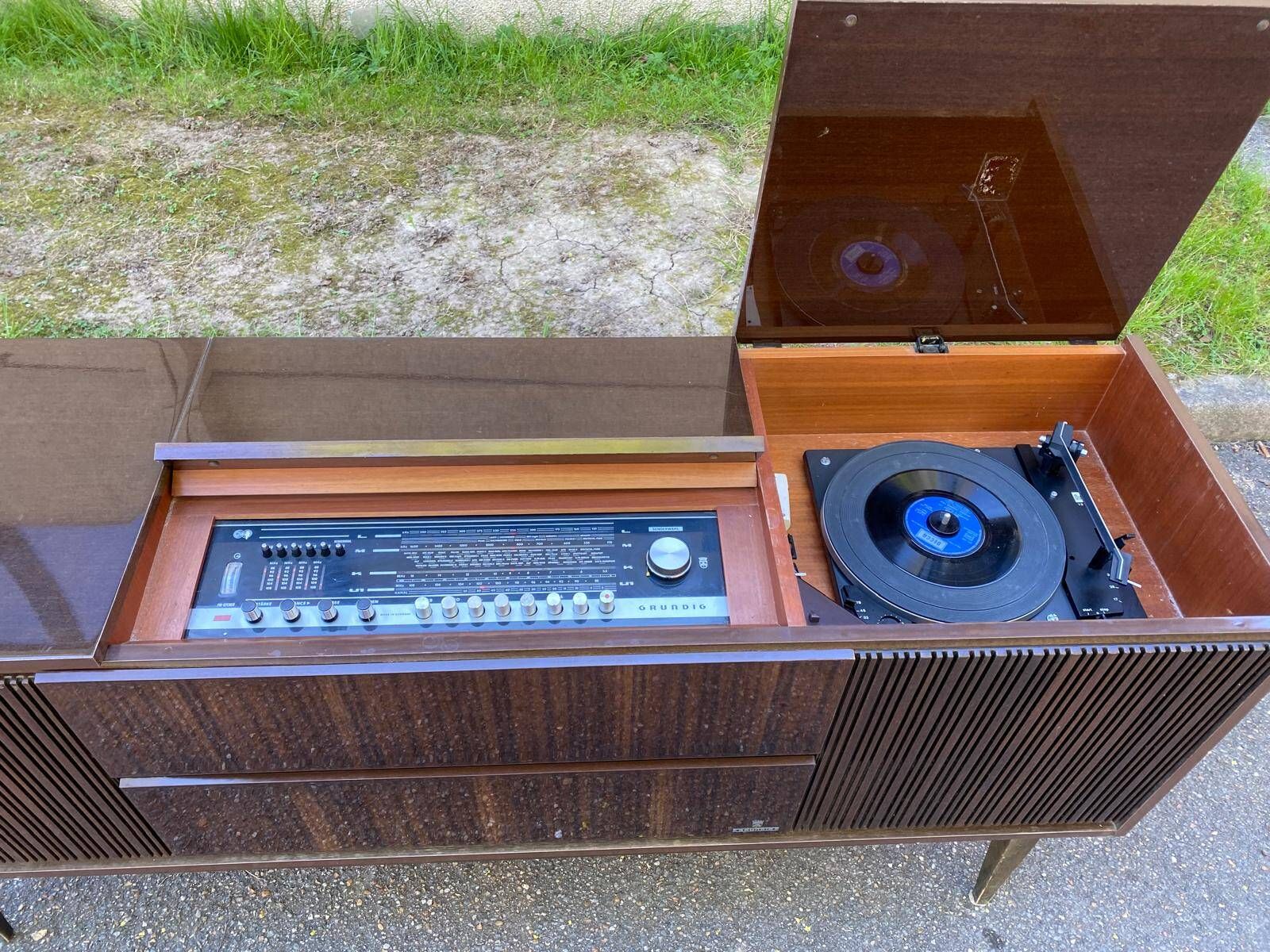 Grundig Scandinavian Hifi sideboard in wood and lacquered rosewood