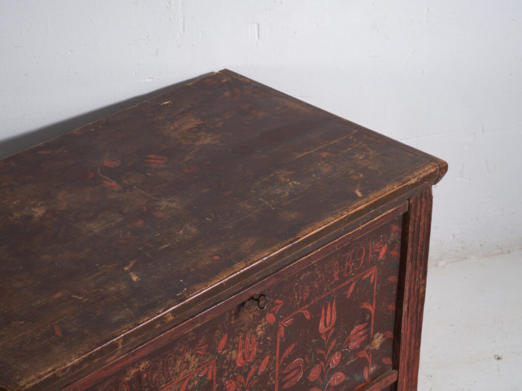 Wedding chest in pine with painted tulips – Central Europe, 1891