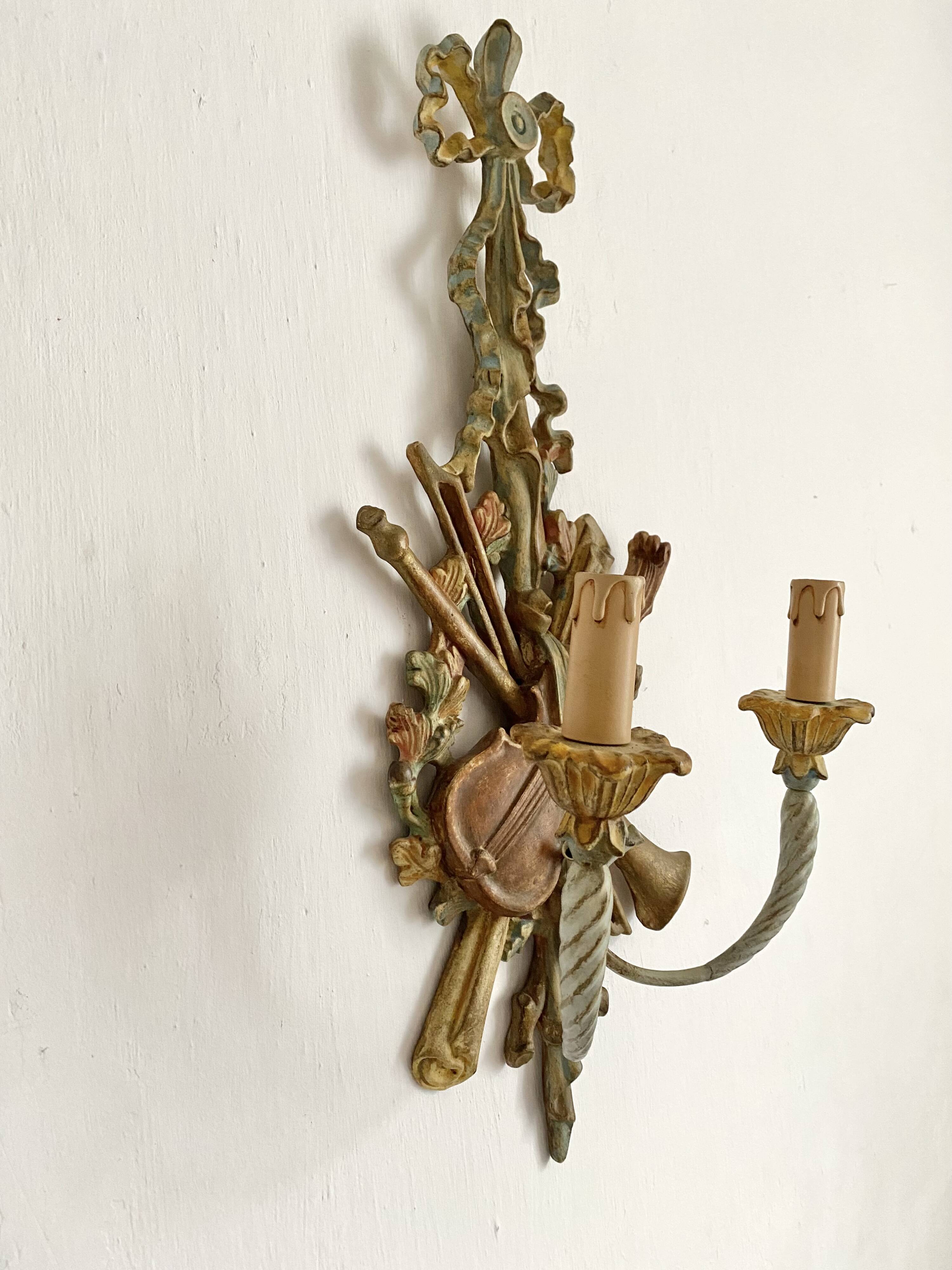 Applique style Louis XVI , instruments de musique,63 cm
