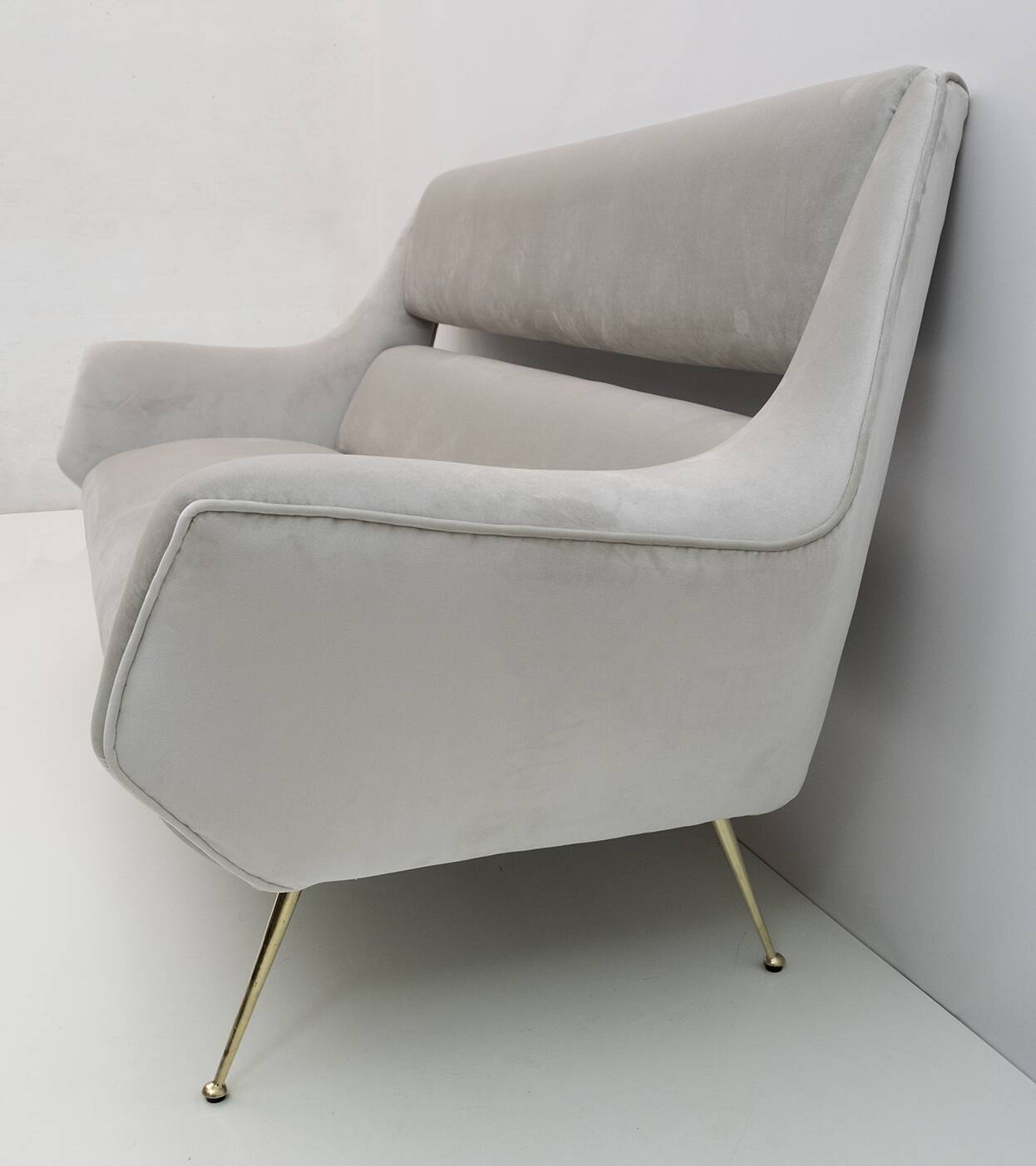 Gigi Radice Mid-Century Modern Italian Velvet Sofa for Minotti, 1950s