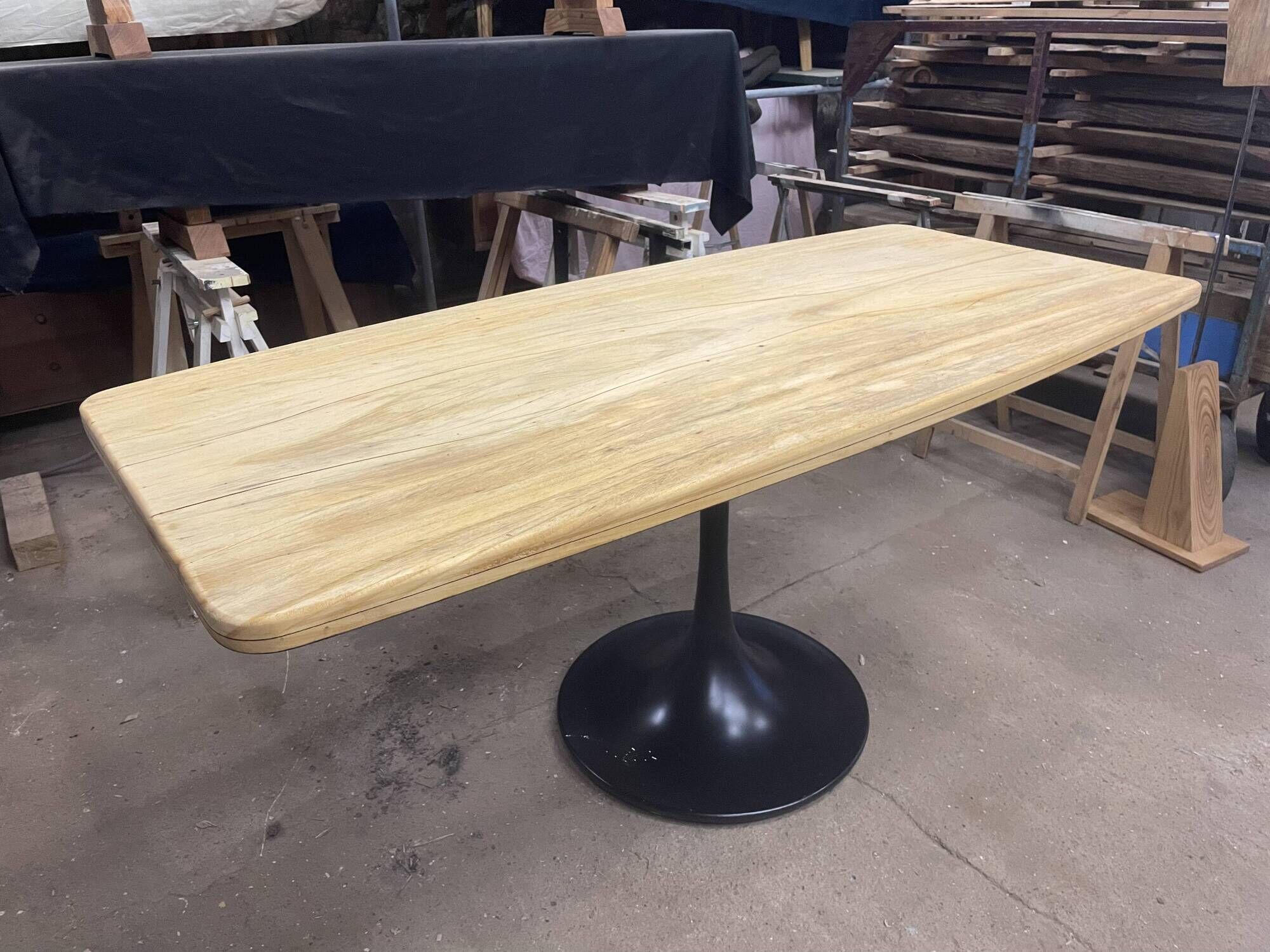Samba solid wood table with tulip base