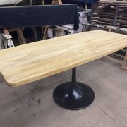 Table plateau Samba massif et pied tulipe