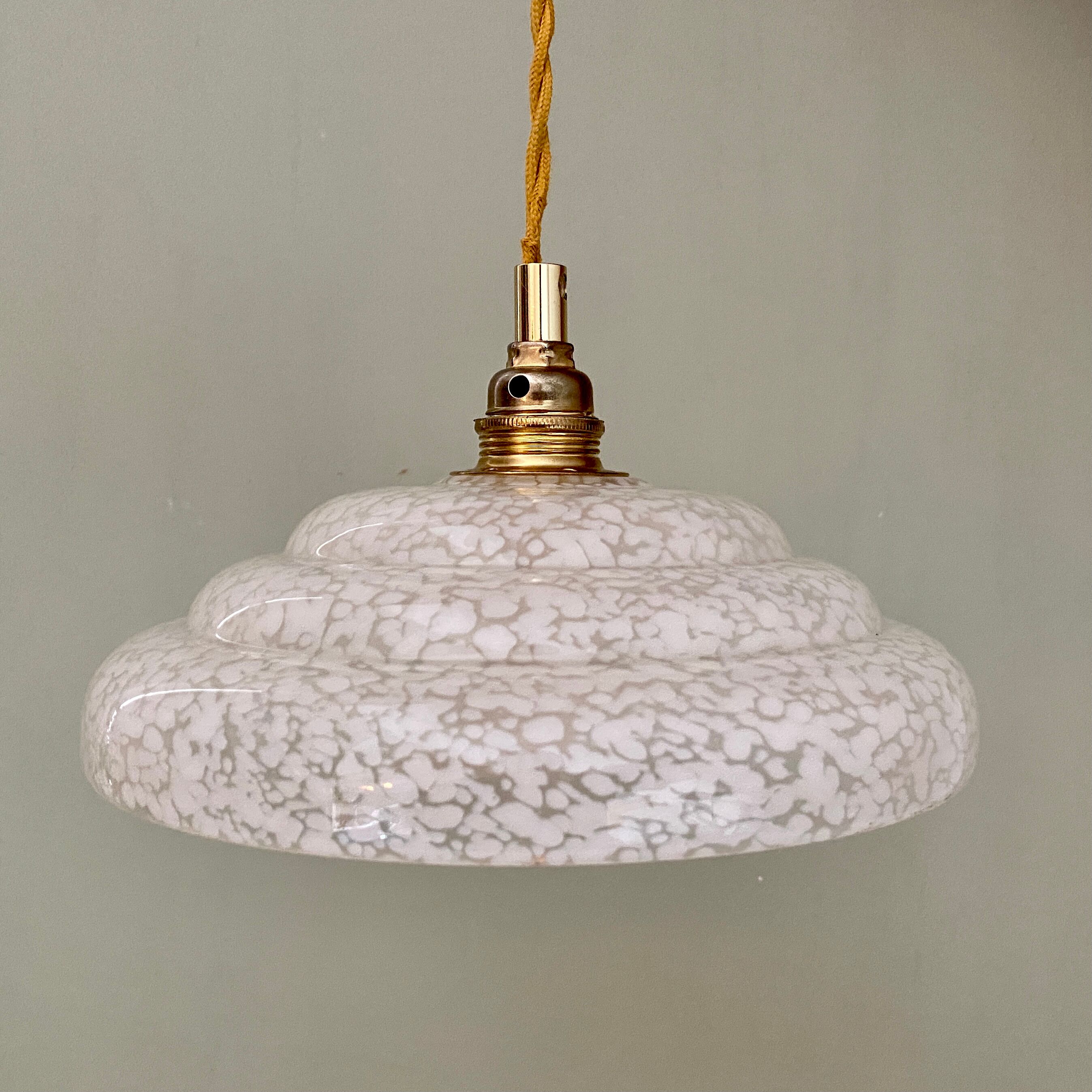 Suspension vintage lampshade in white Clichy glass