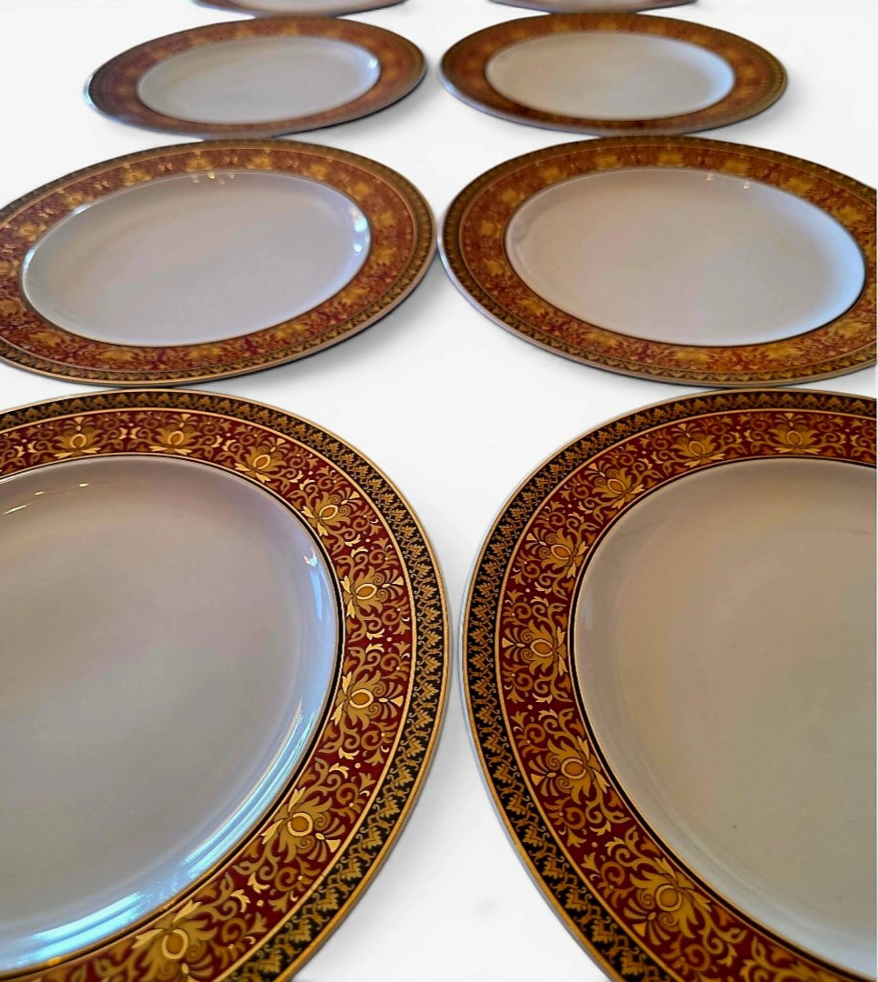 Suite de 8 assiettes "Medusa Red" – Rosenthal meets Versace​