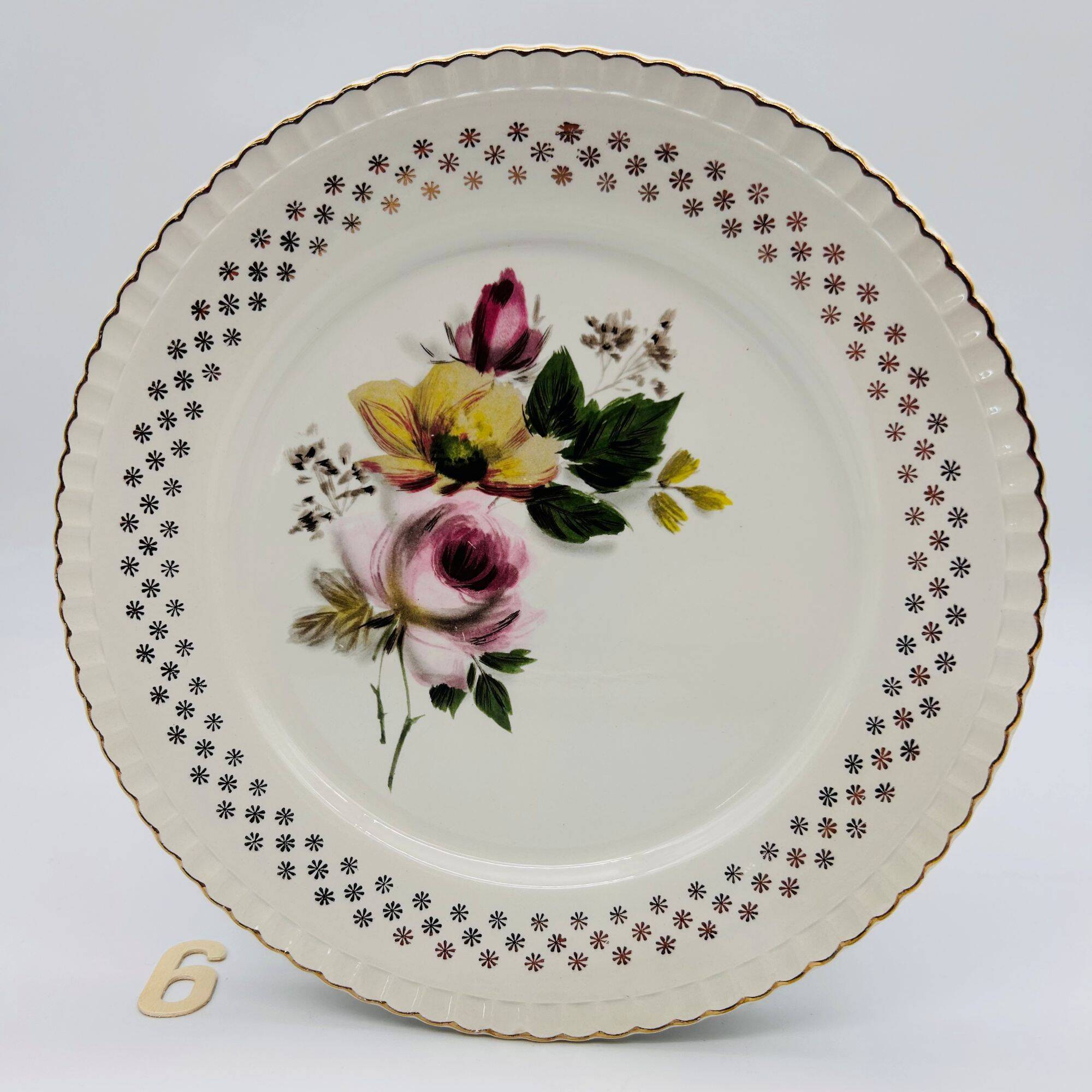 Set of 6 flat plates. Digoin Sarreguemines. Bouquet model.