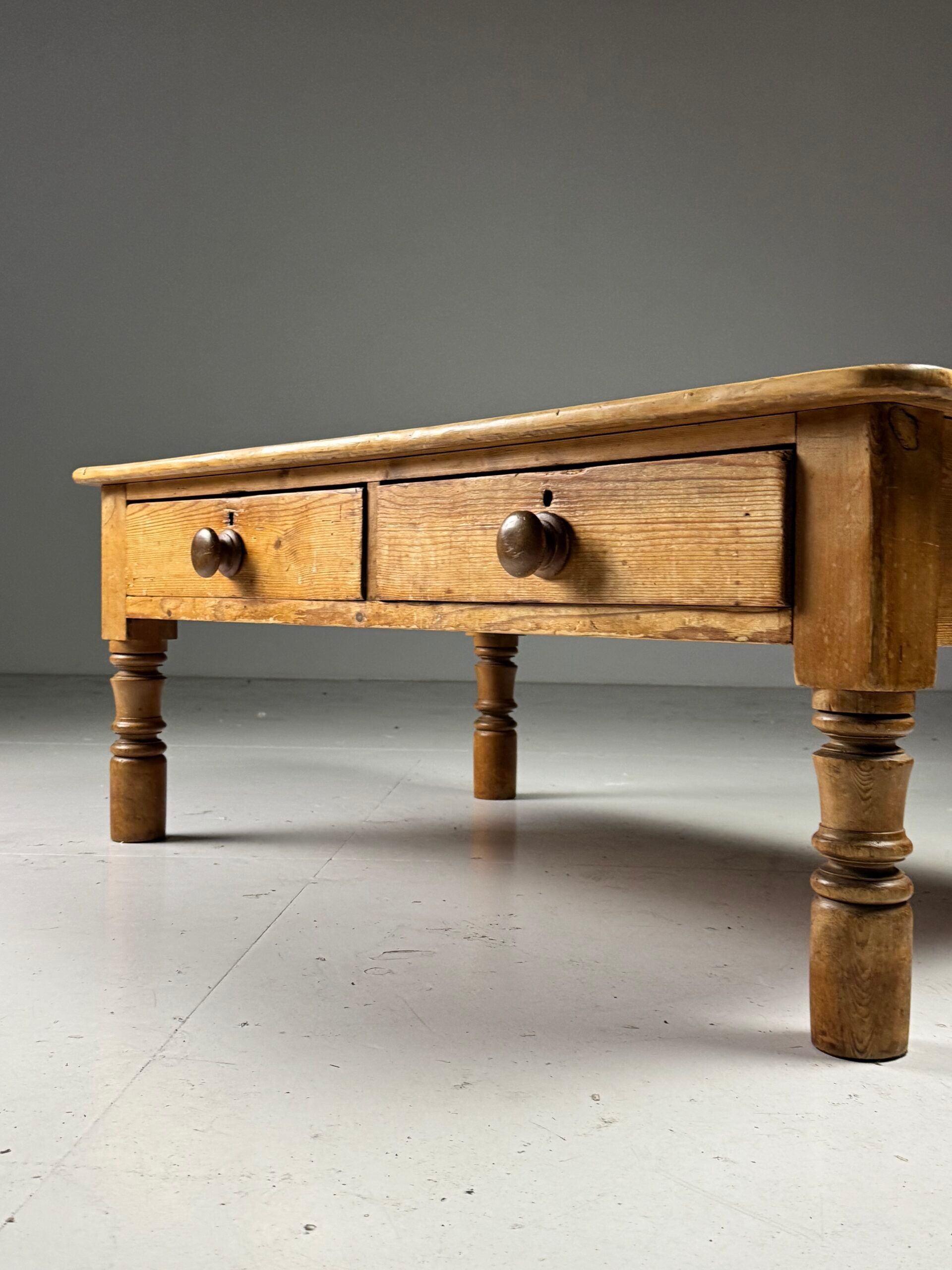 English coffee table 19th century pine