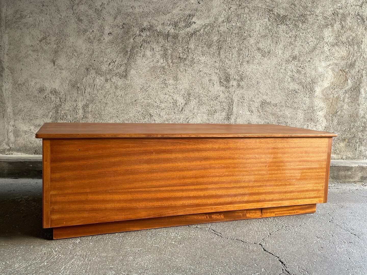 Coffre en bois exotique, 1960s