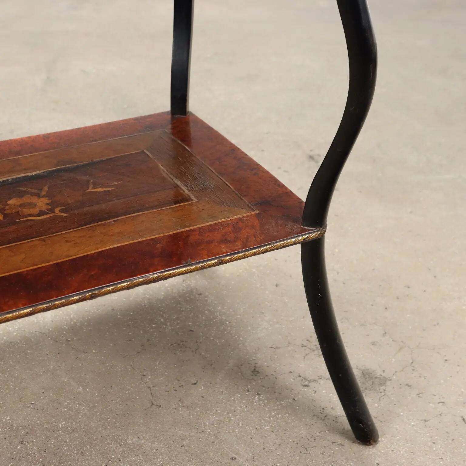 Table d’appoint ancienne en hêtre et métal, Italie, XXe siècle