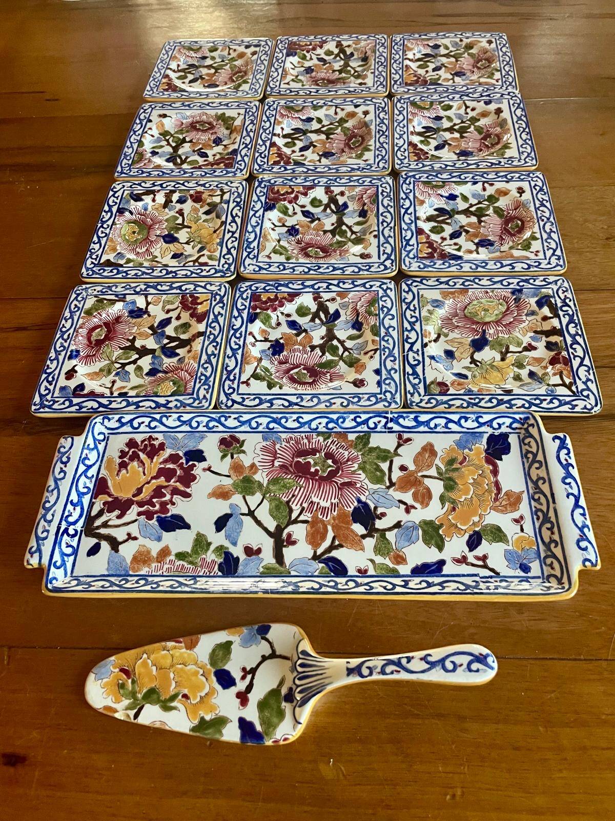 Cake service Gien: peony model; 1 platter, 12 plates and a server.