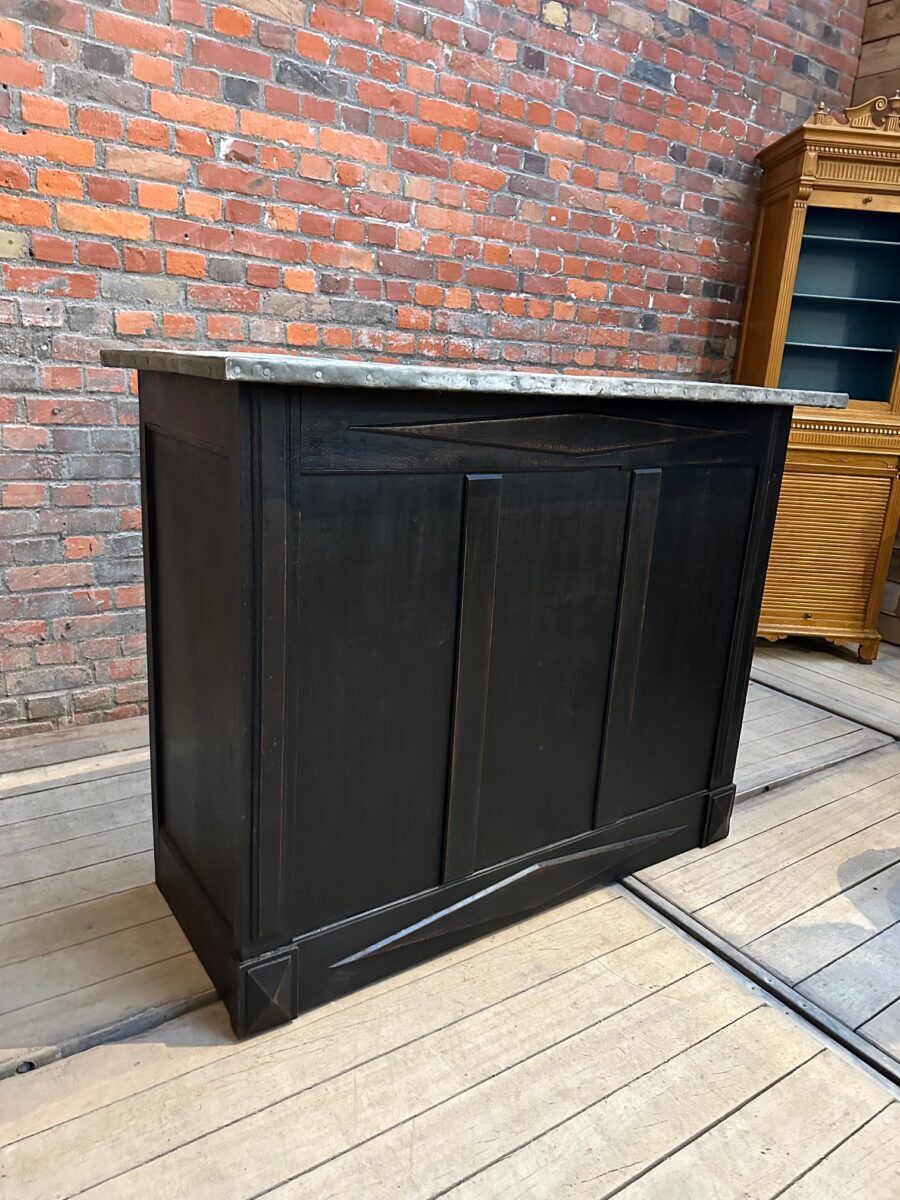 Early 20th century bar counter