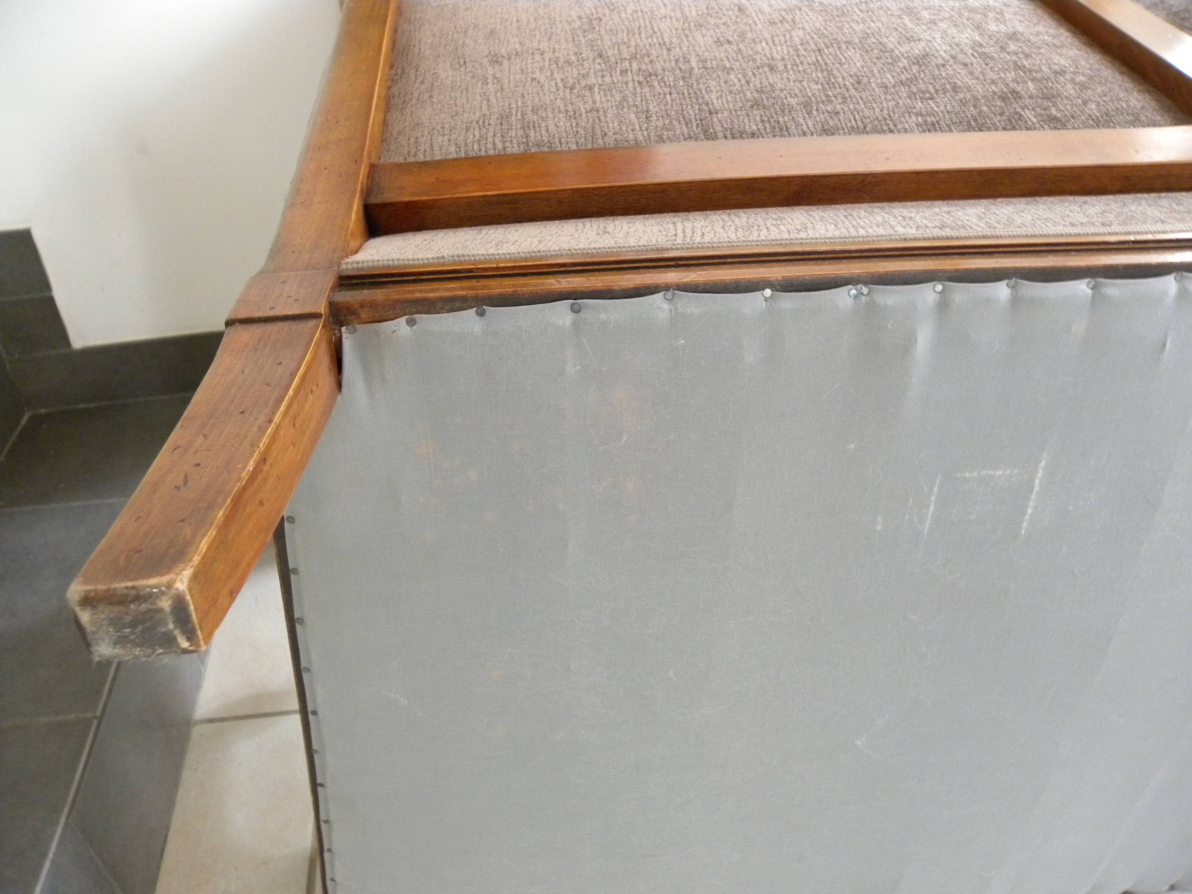 Two-seater canapé in Restoration / Louis-Philippe style – Reupholstered by an artisan.