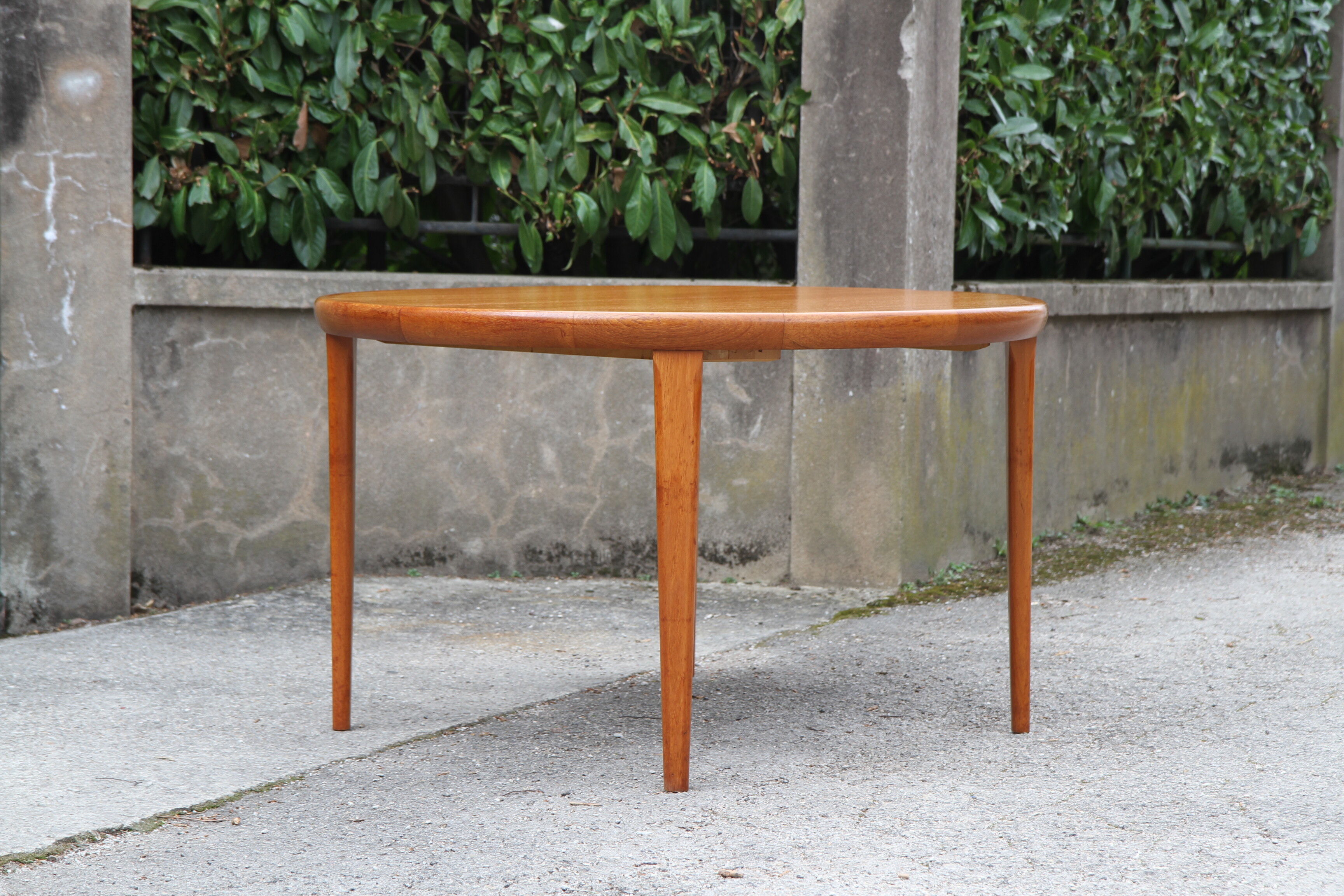 Danish teak extendable round table of the years 60
