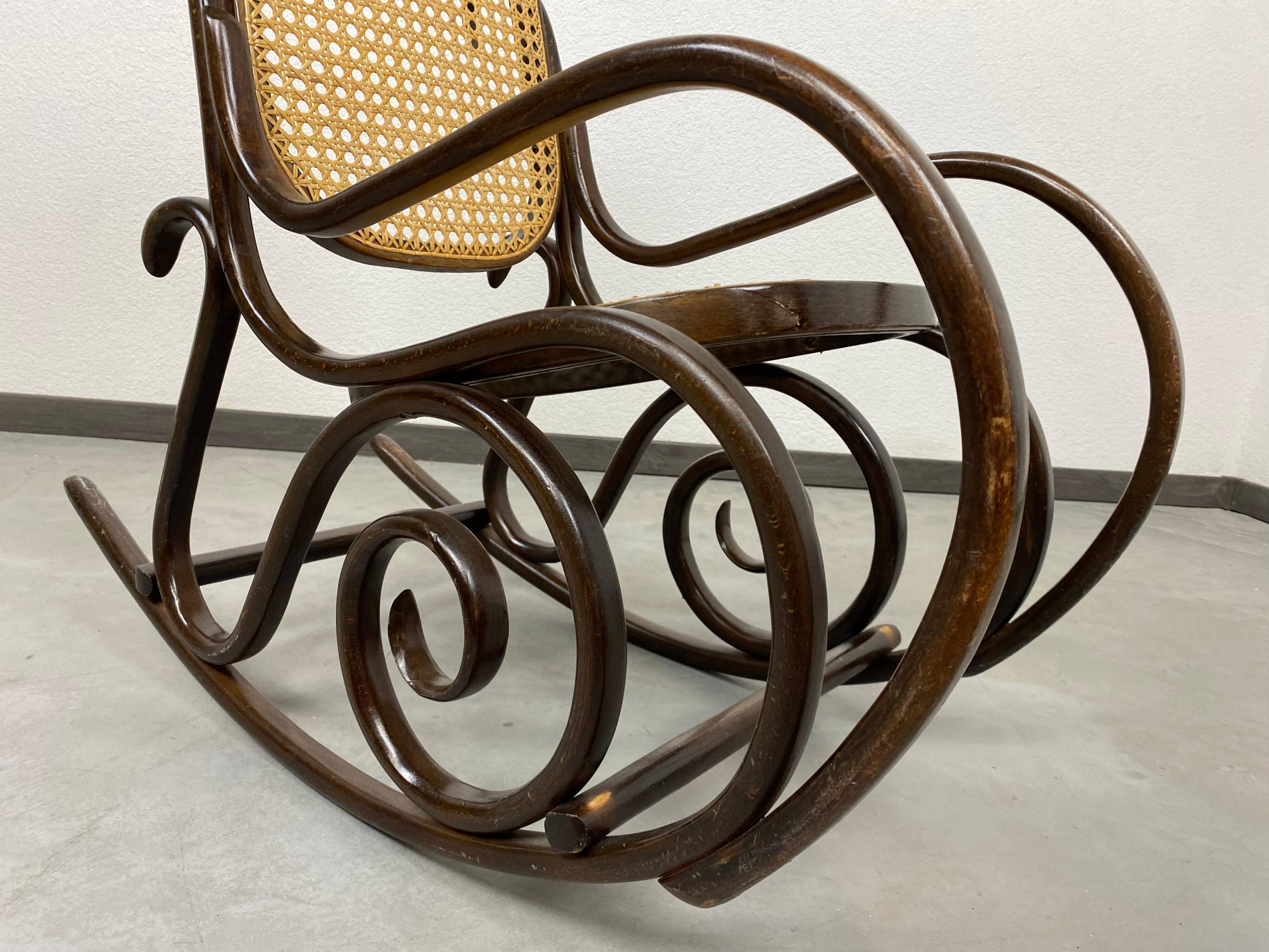 Small Thonet rocking chair no. 10 for children