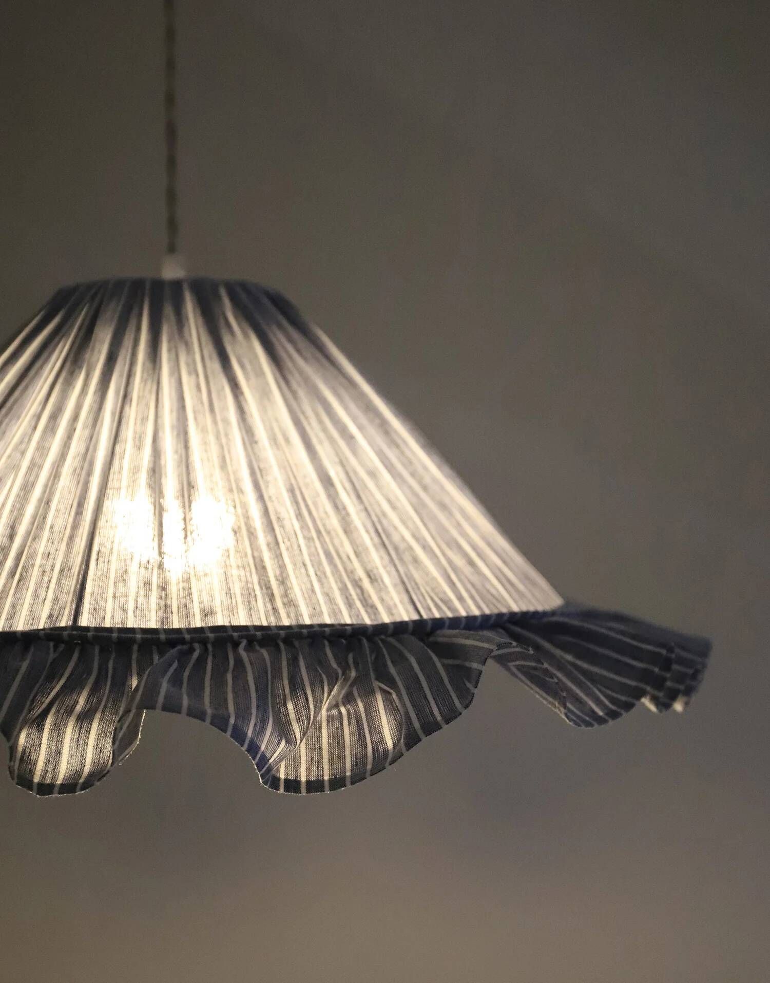 Suspension Emilia, pleated lampshade with frills, blue stripes.