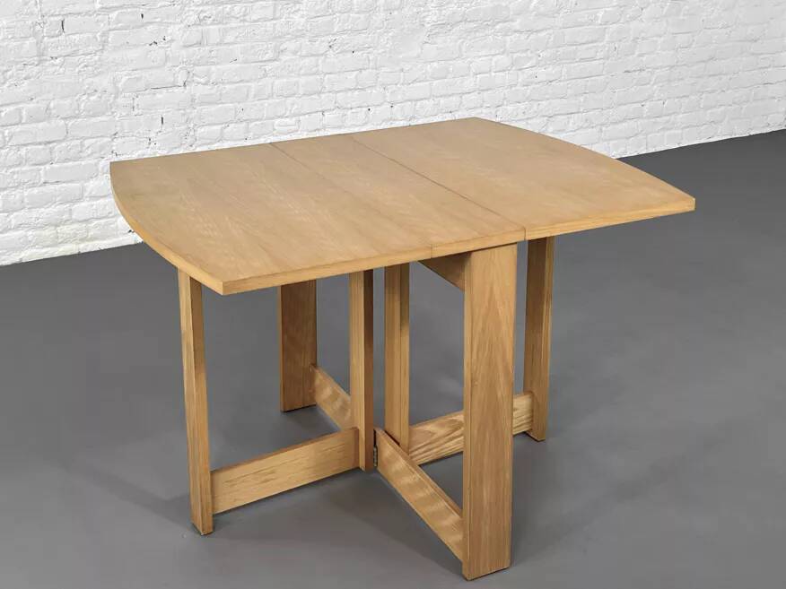 Folding and modular dining table