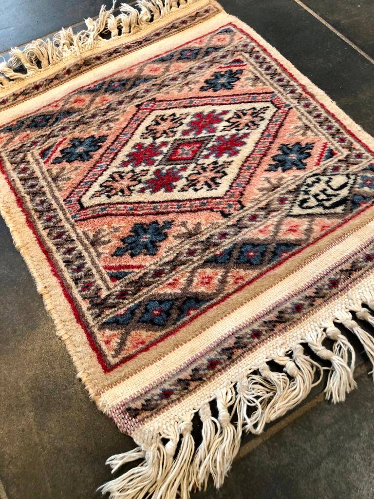 Handmade Pakistani rug