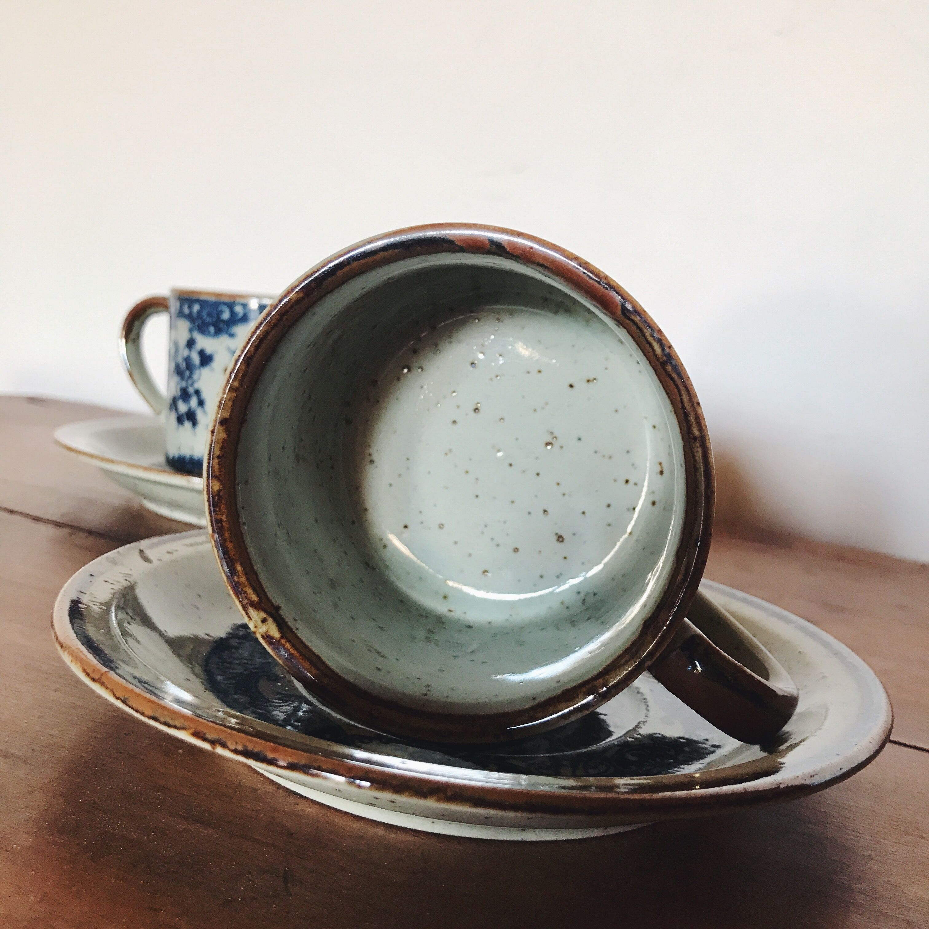 Pair of cups in blue décor