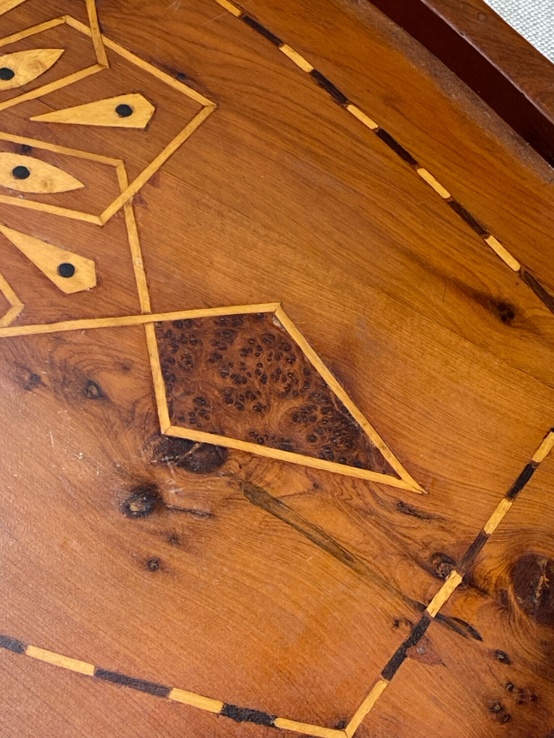 Wooden tray, inlaid decoration with marquetry and mother-of-pearl.