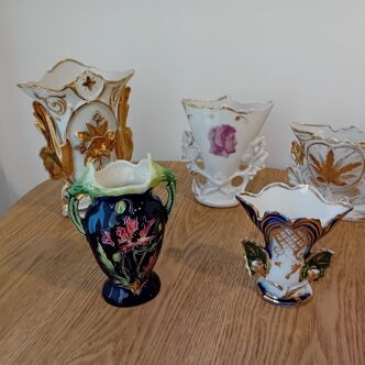 Lot de vases d'église en porcelaine