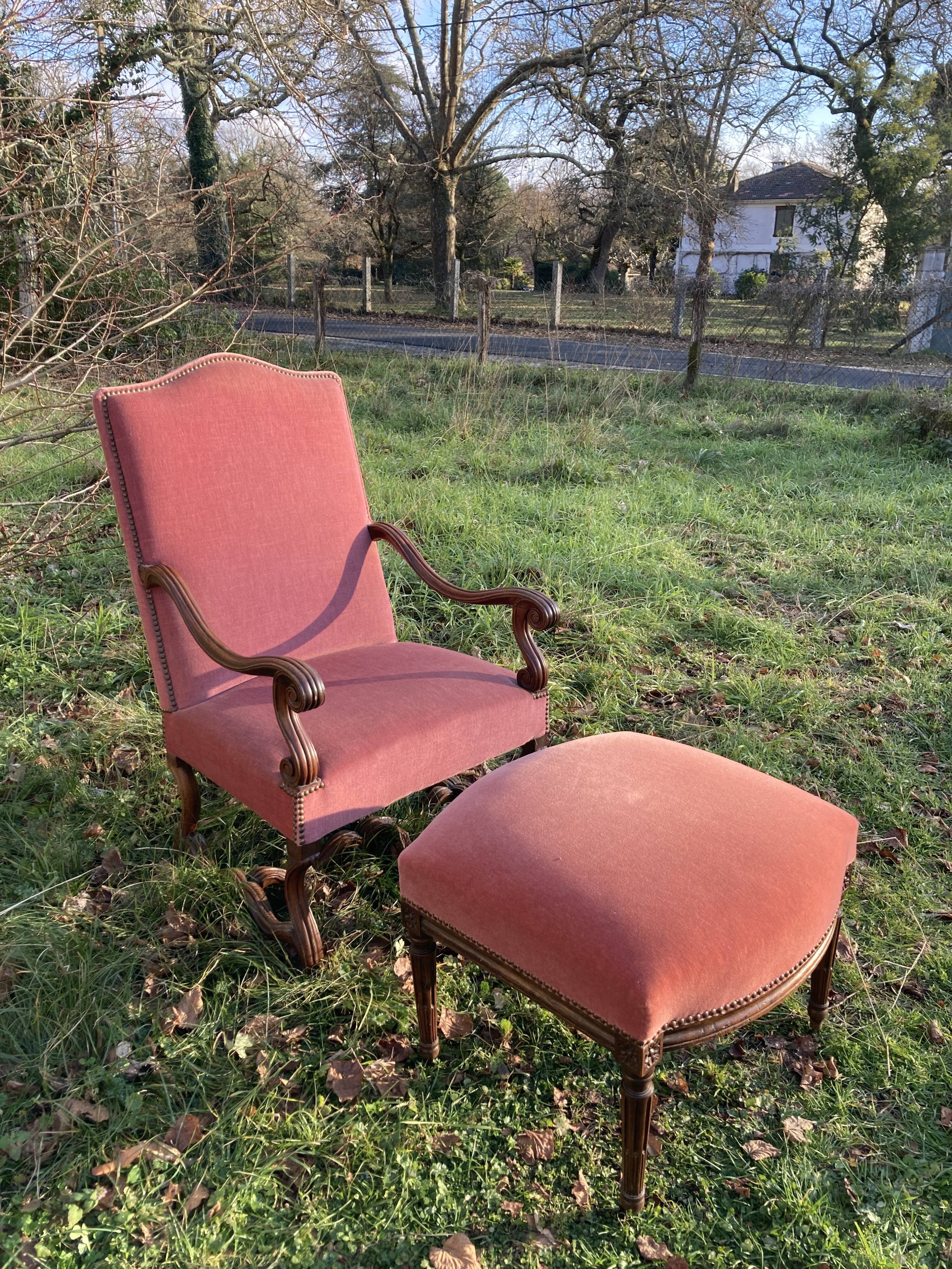 Armchair Voltaire or shepherdess and foot rest in pink velvet Louis XVI