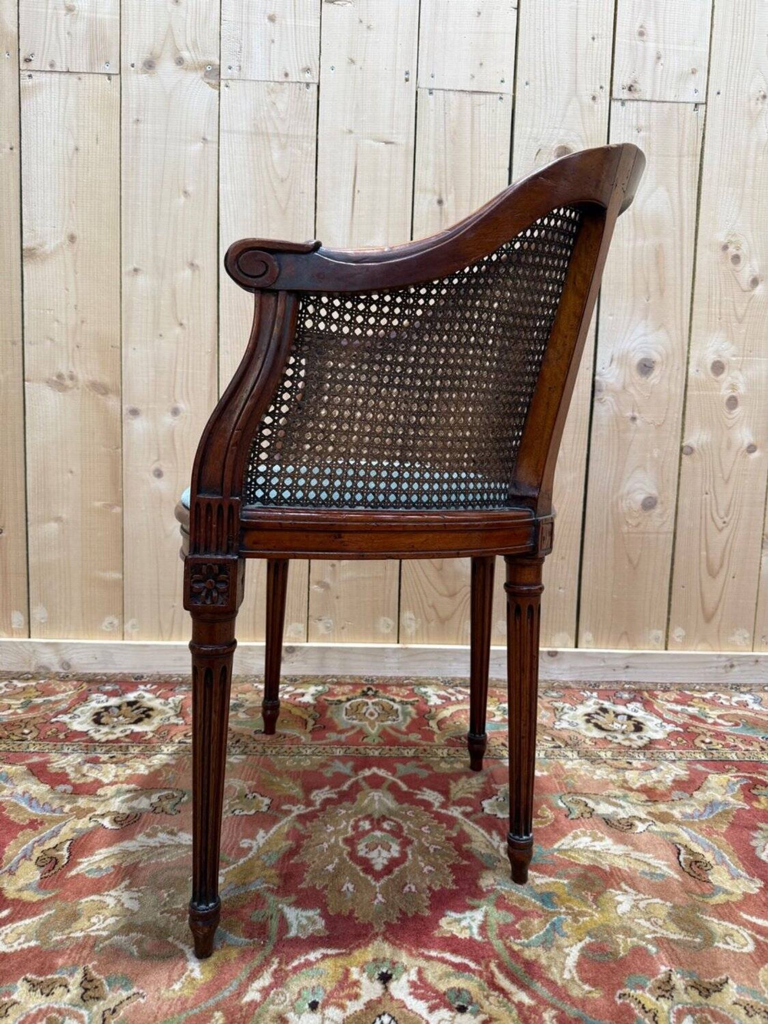 Fauteuil de bureau canné – Style Louis XVI – Bois teinté – XIXe siècle