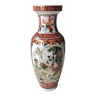 Vase balustre Chinois, signé Ming Dynastie. En céramique polychromes. Motifs floraux/papillons