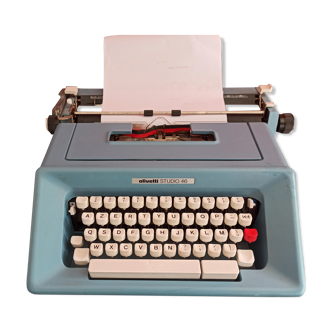 Olivetti Studio 46 typewriter machine