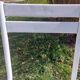 paire de chaises métal blanches, style Tolix