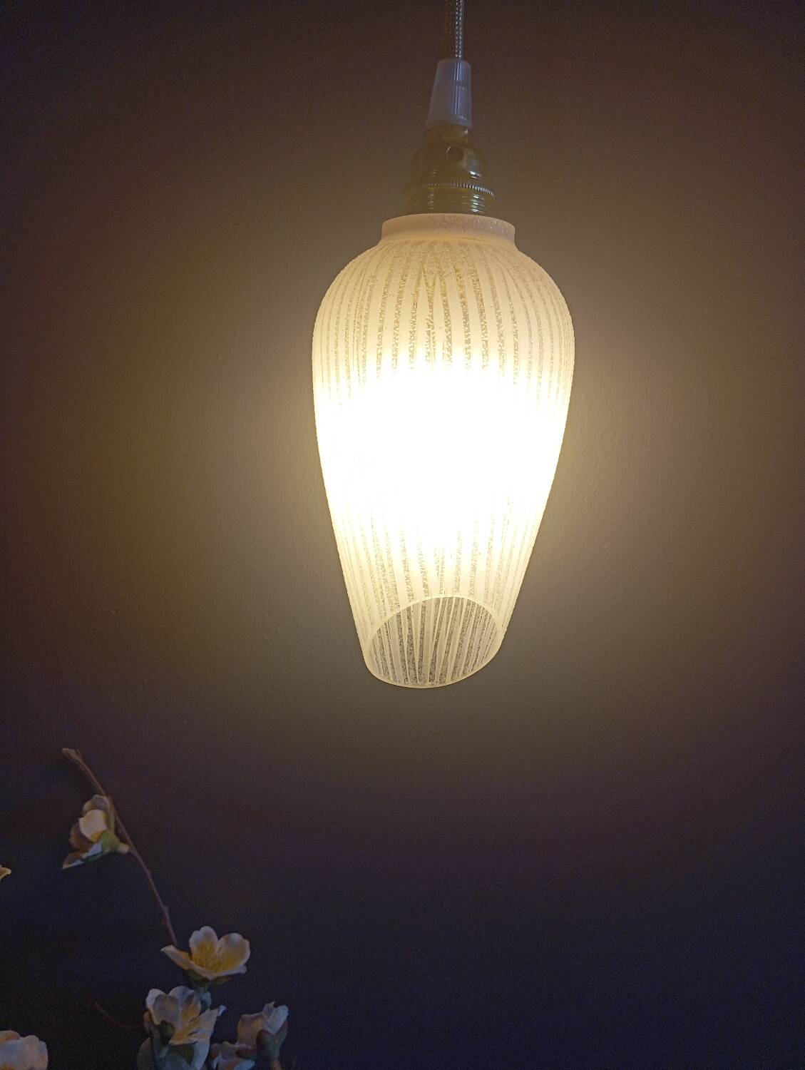 Portable hanging lamp 1970/80 white granite glass