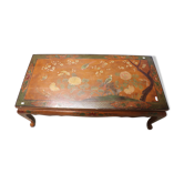 Coffee table polychrome decoration