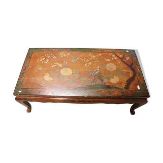Coffee table polychrome decoration