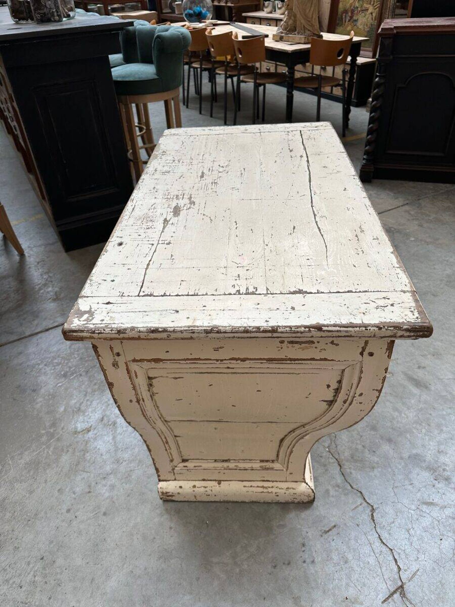 Patinated counter from the 19th century