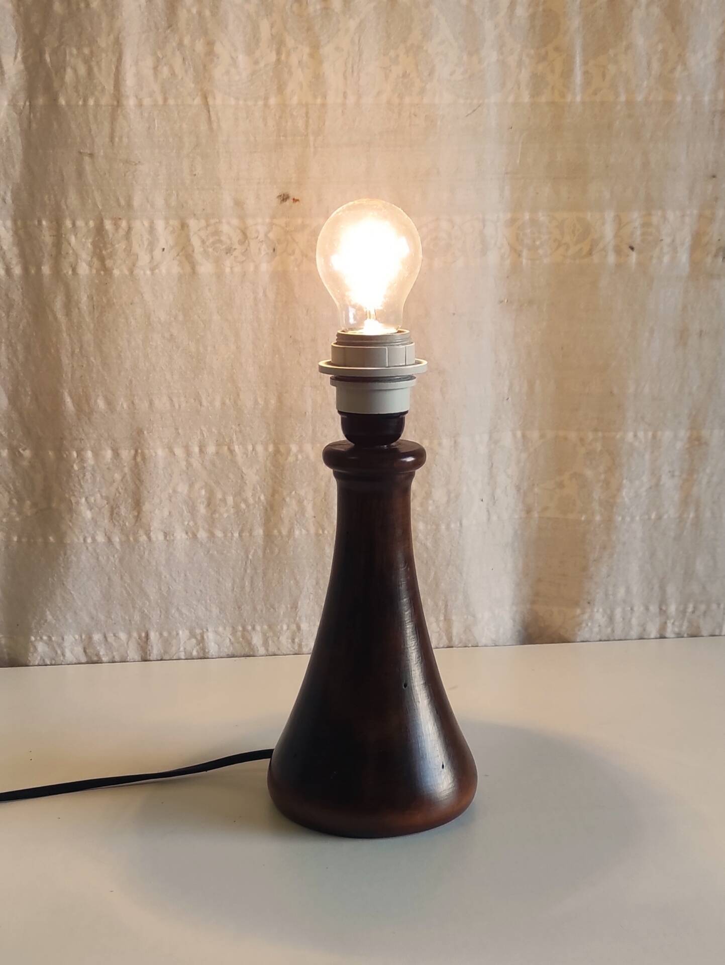Pied de lampe à poser en bois massif style scandinave - mid. XXeme