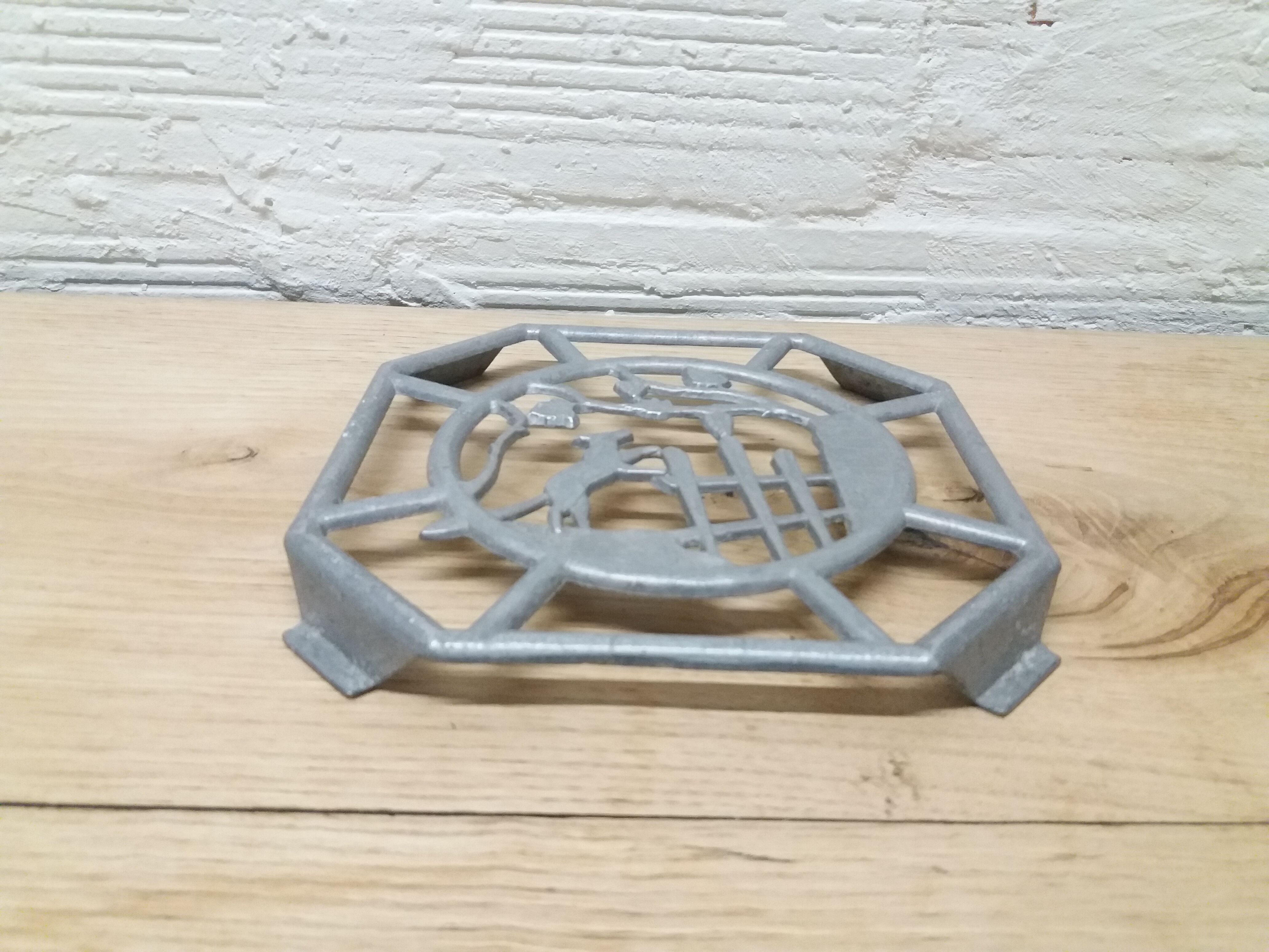 Art Deco Flat Underside