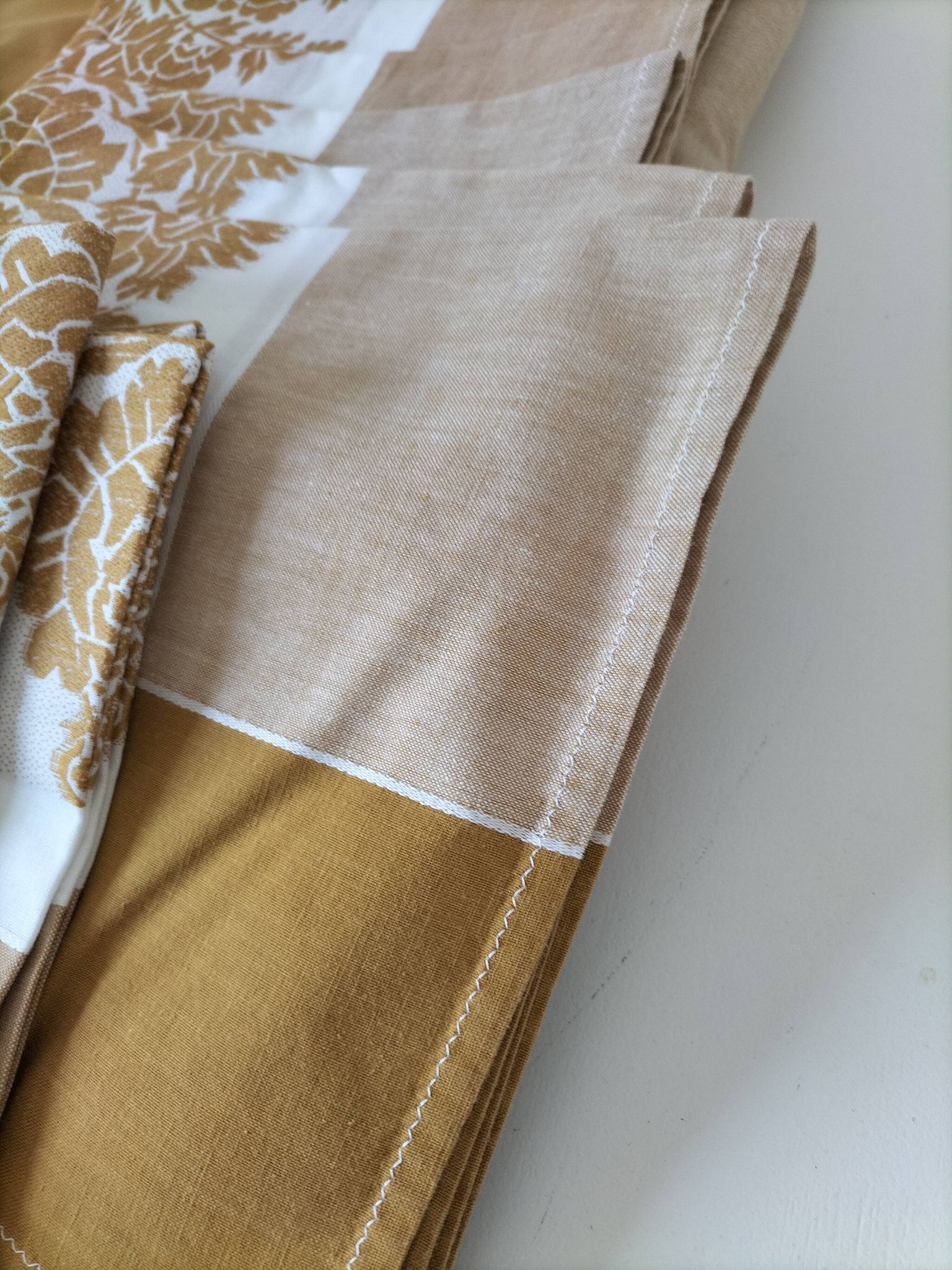 Nappe et 8 serviettes vintage – tons caramel et moutarde dorée