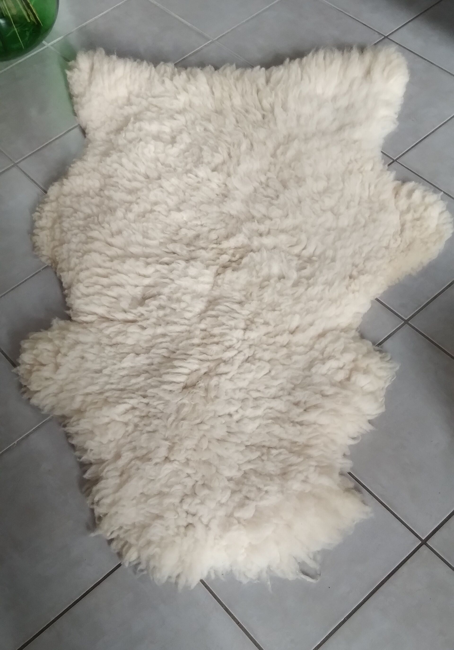 Natural sheepskin 130 x 95 cms