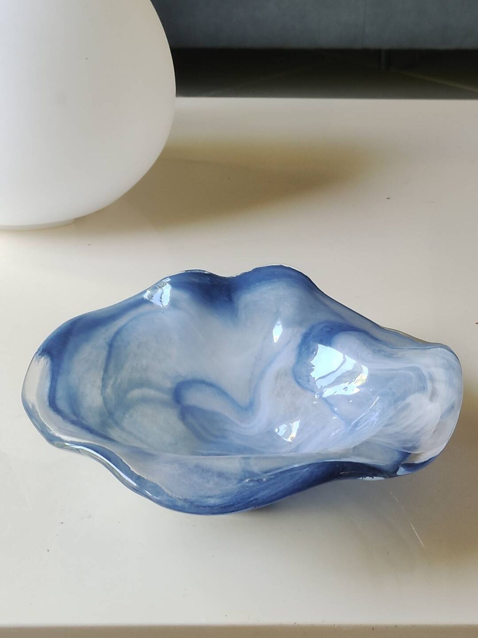 Large organic floral empty pocket. In glass/crystal