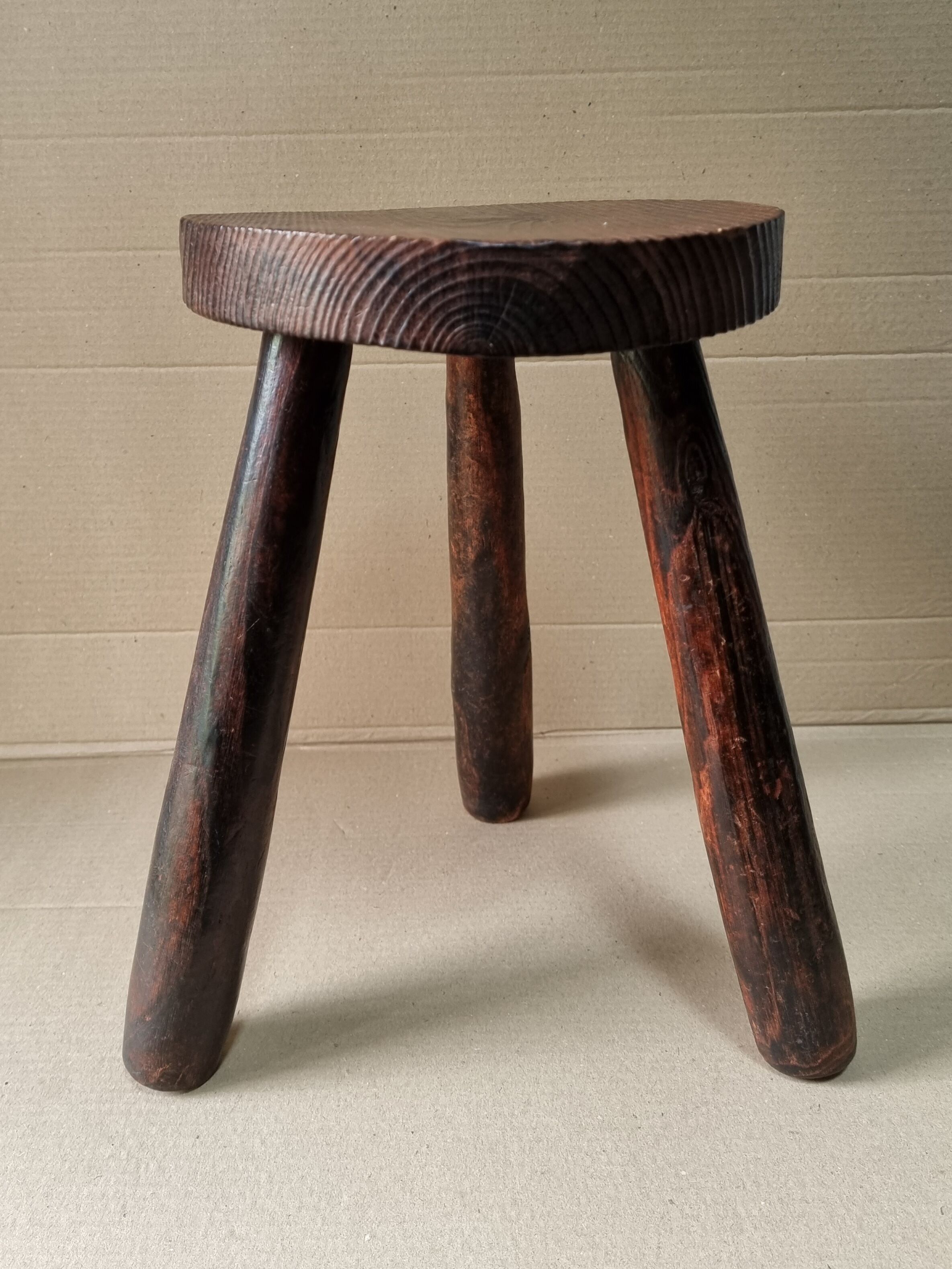 Tripod stool in solid wood