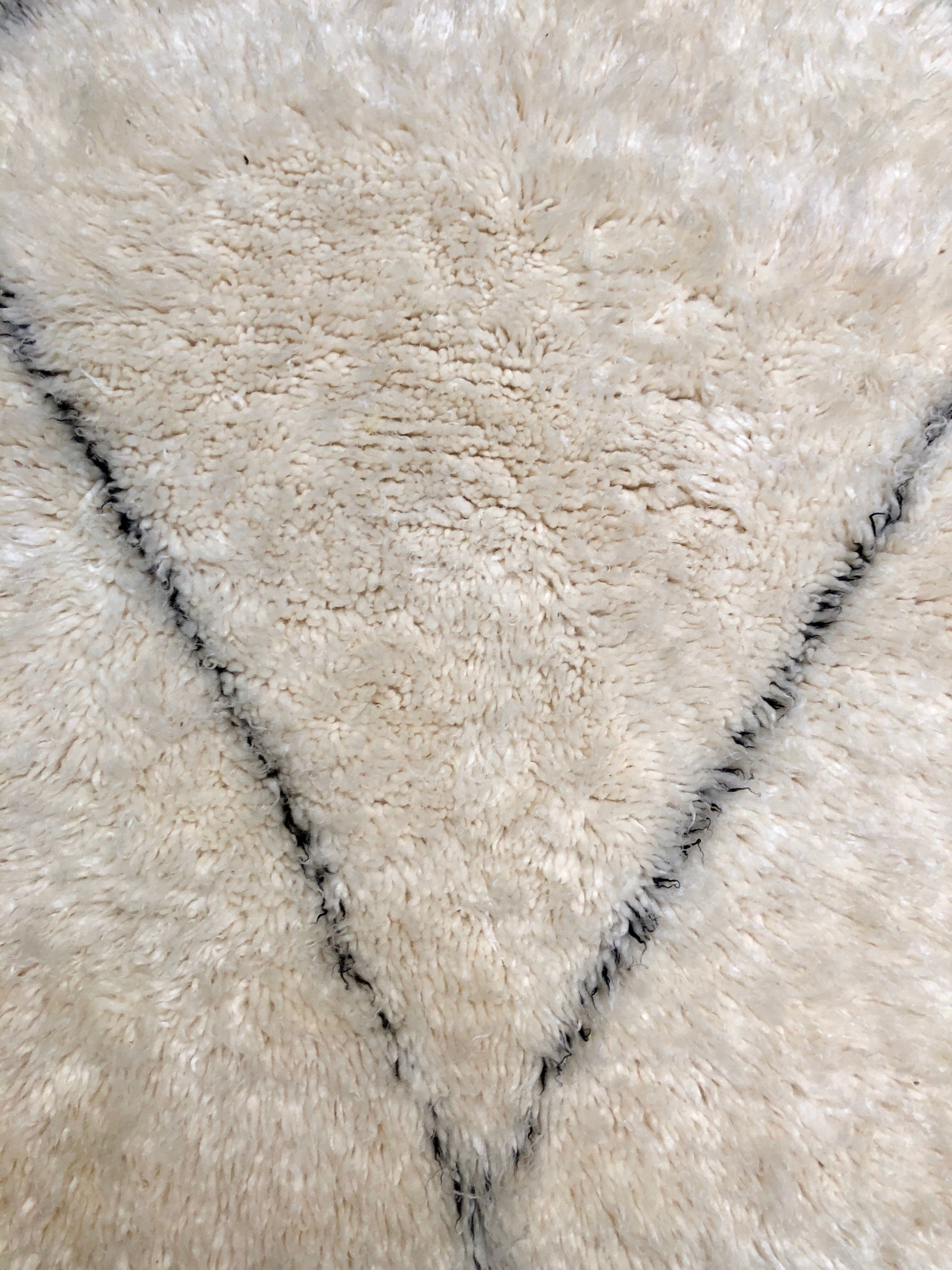 Carpet Berber Moroccan Beni Ouarain Marmoucha 1, 52 x 1, 05 black diamond