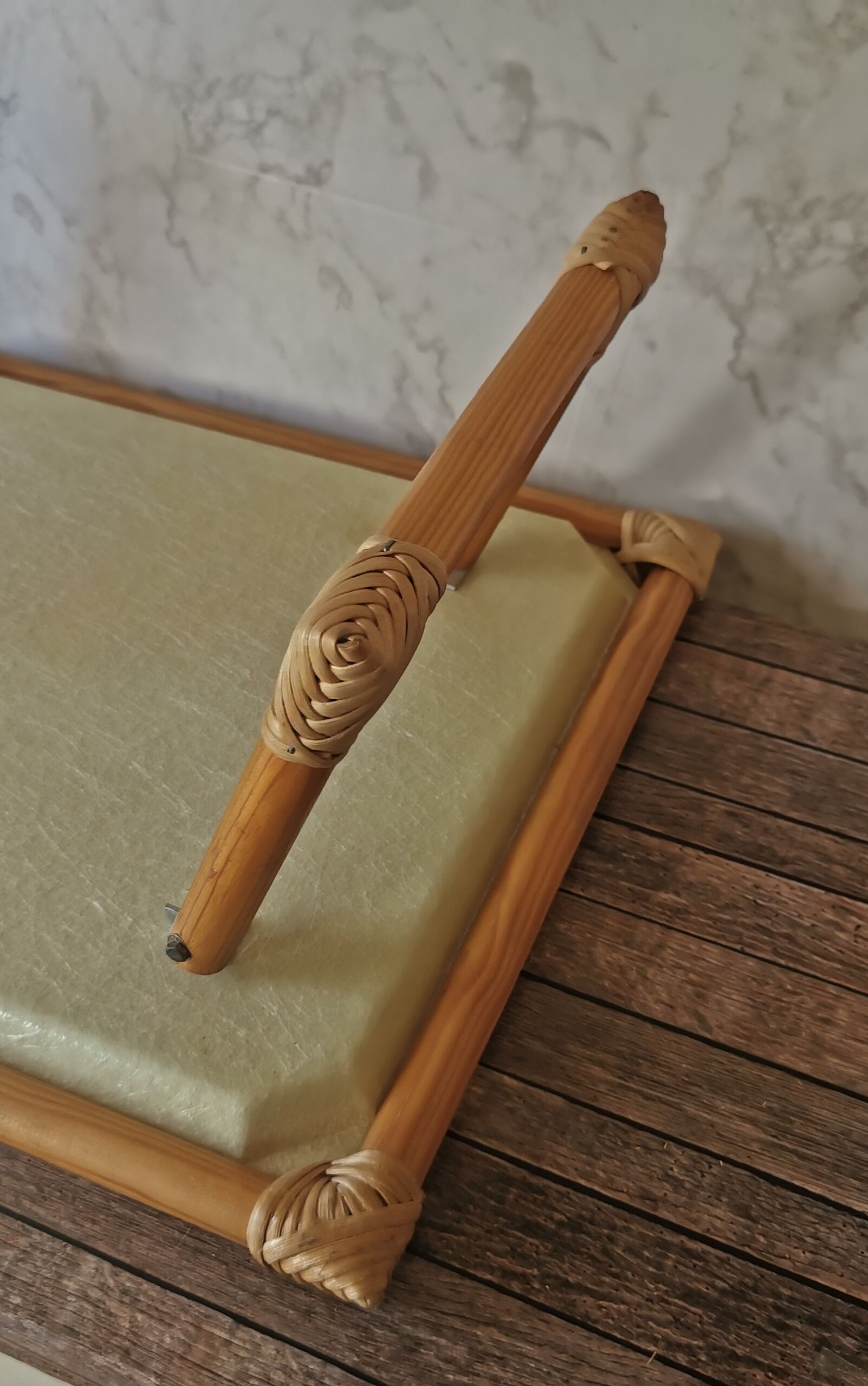 Folding tray parrots and flowers fiber and rattan