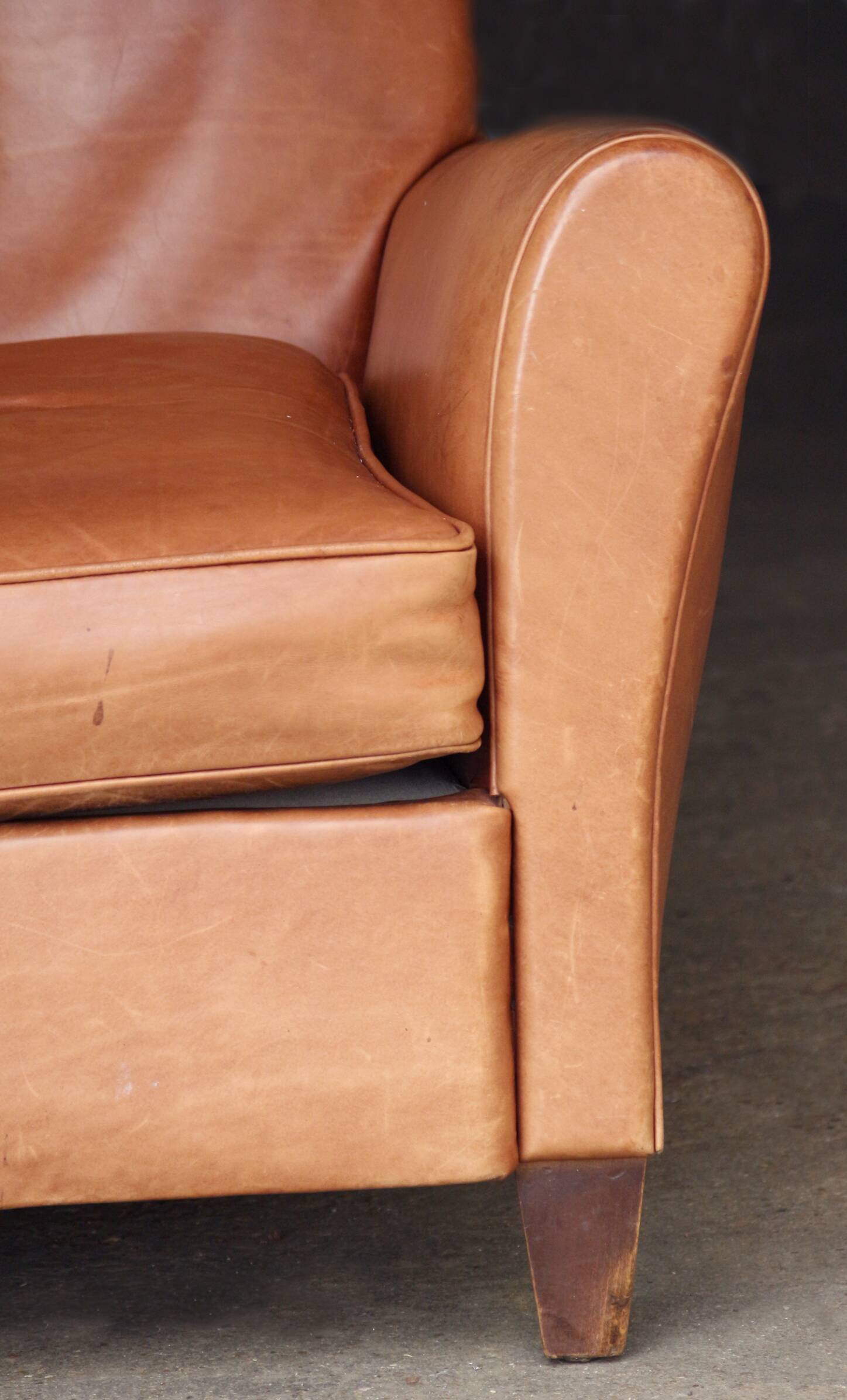 Vintage leather club armchair. very good condition.