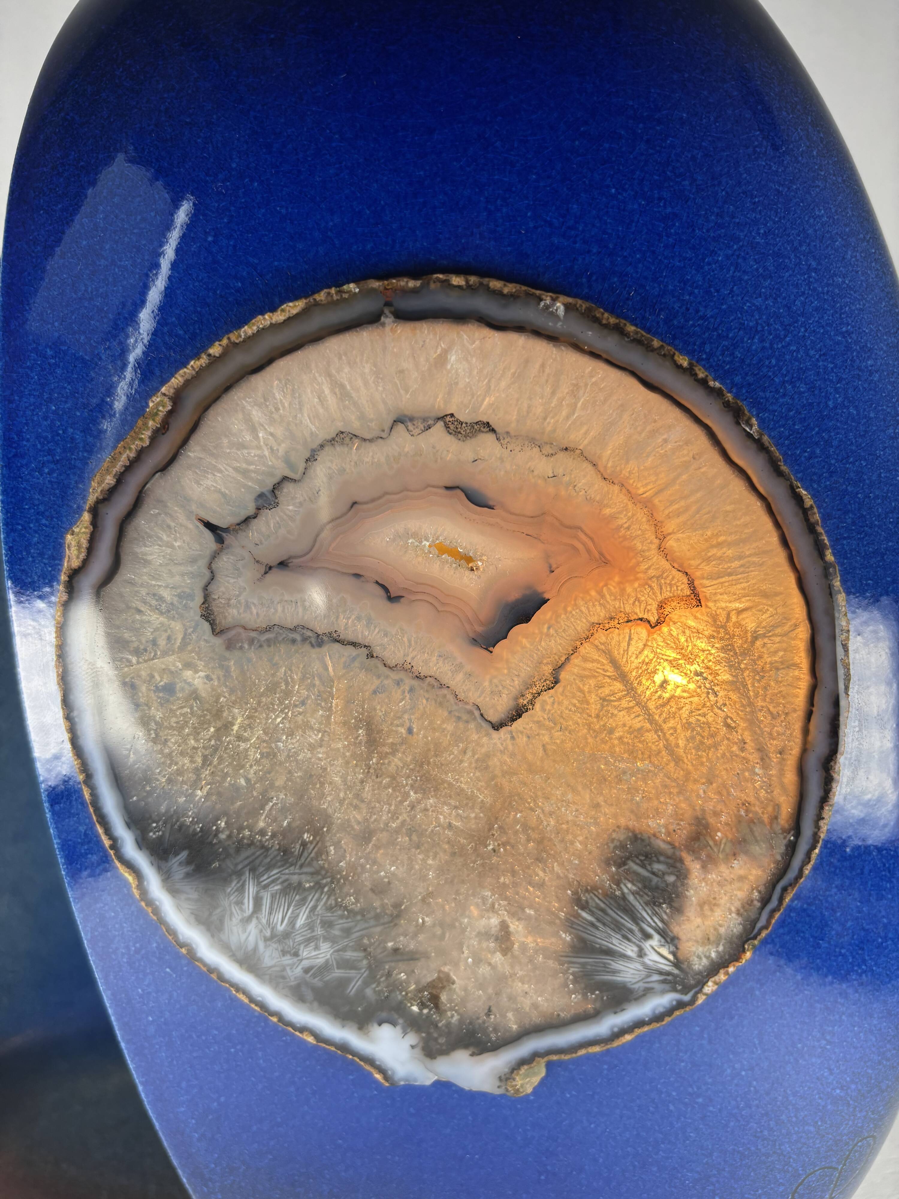 Sculptural lamp in ceramic and slice of agate, France 1970 signed.