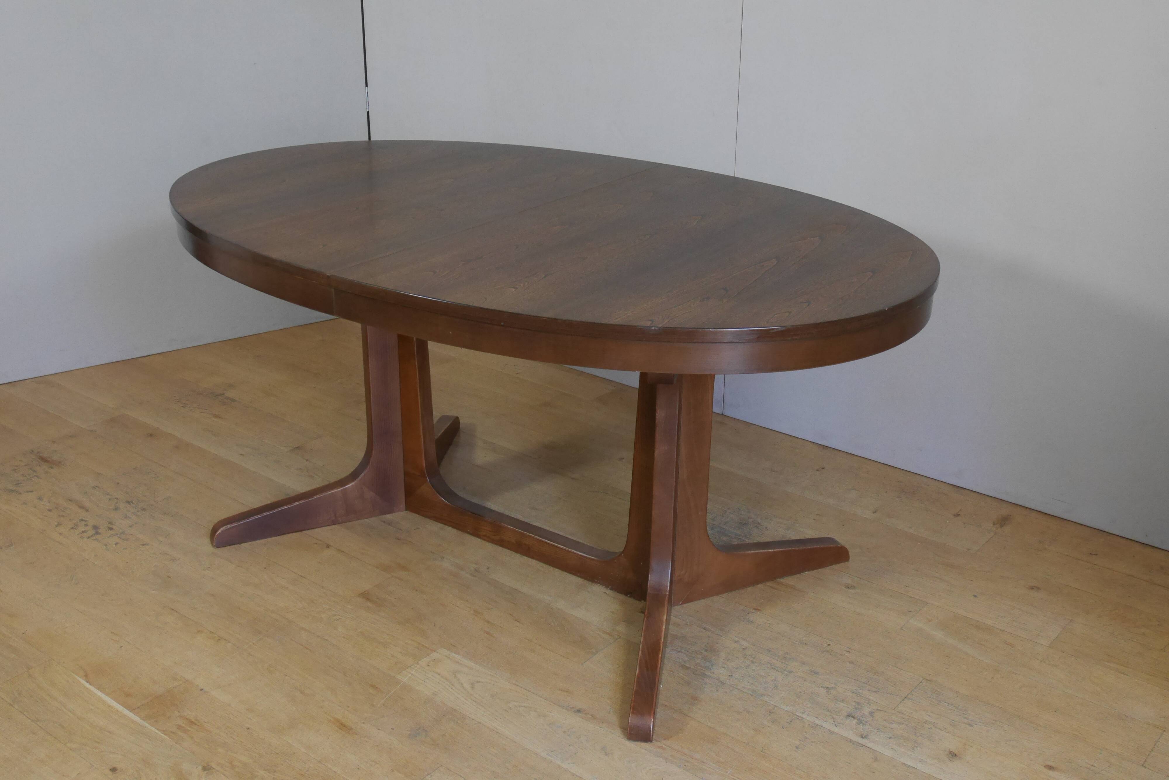 Baumann oval elm table