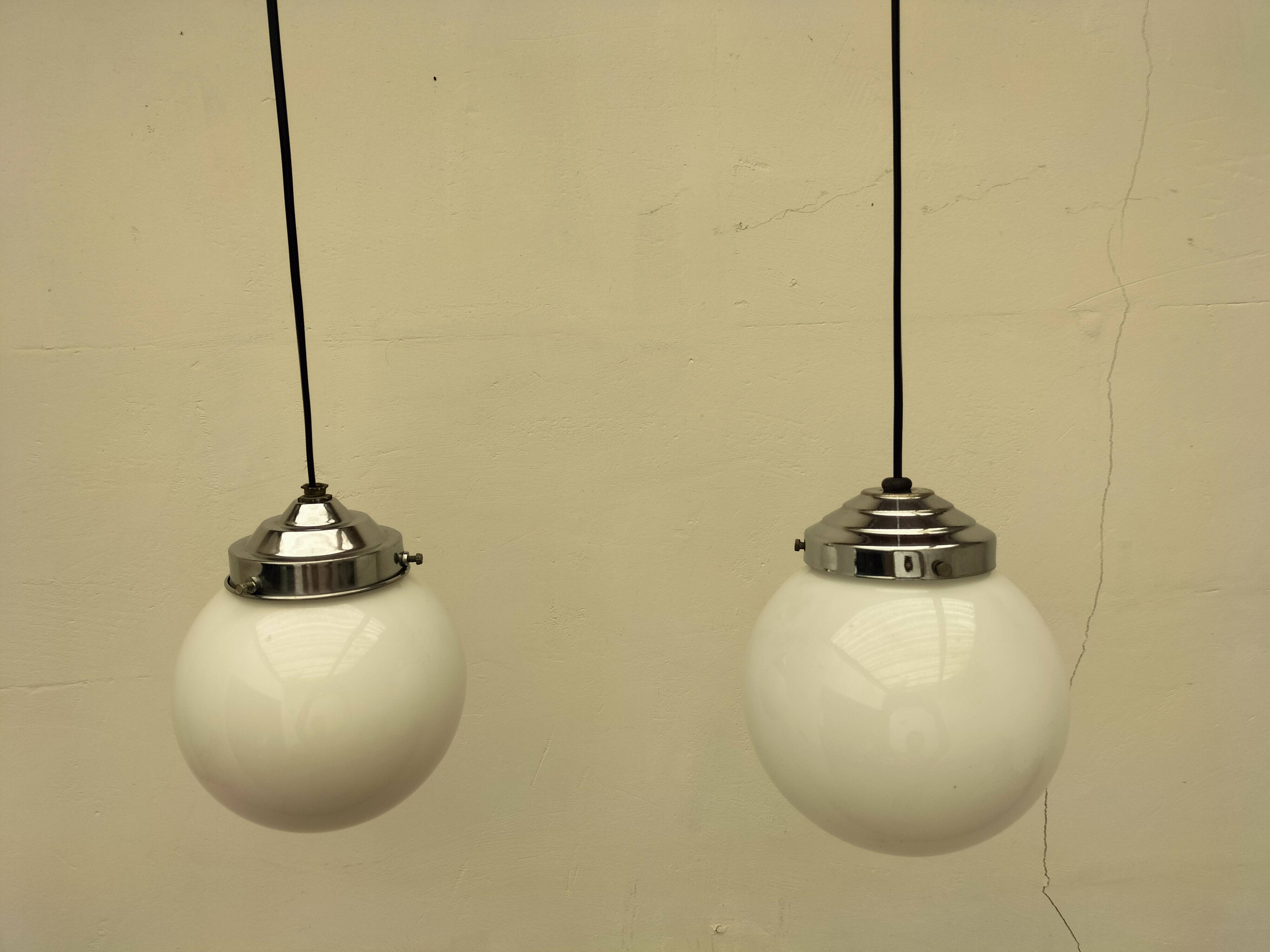 Opaline ball suspensions