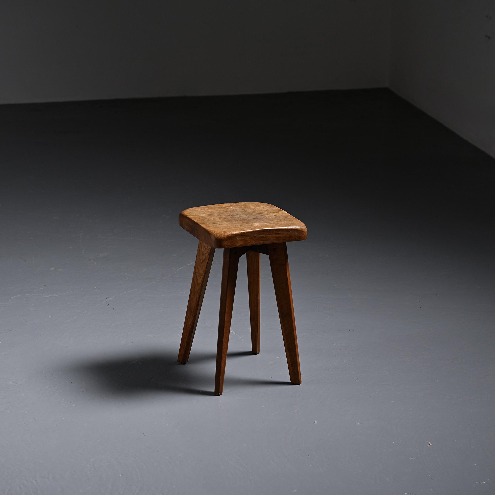 Solid oak stool, French craftsmanship, 1950s.
