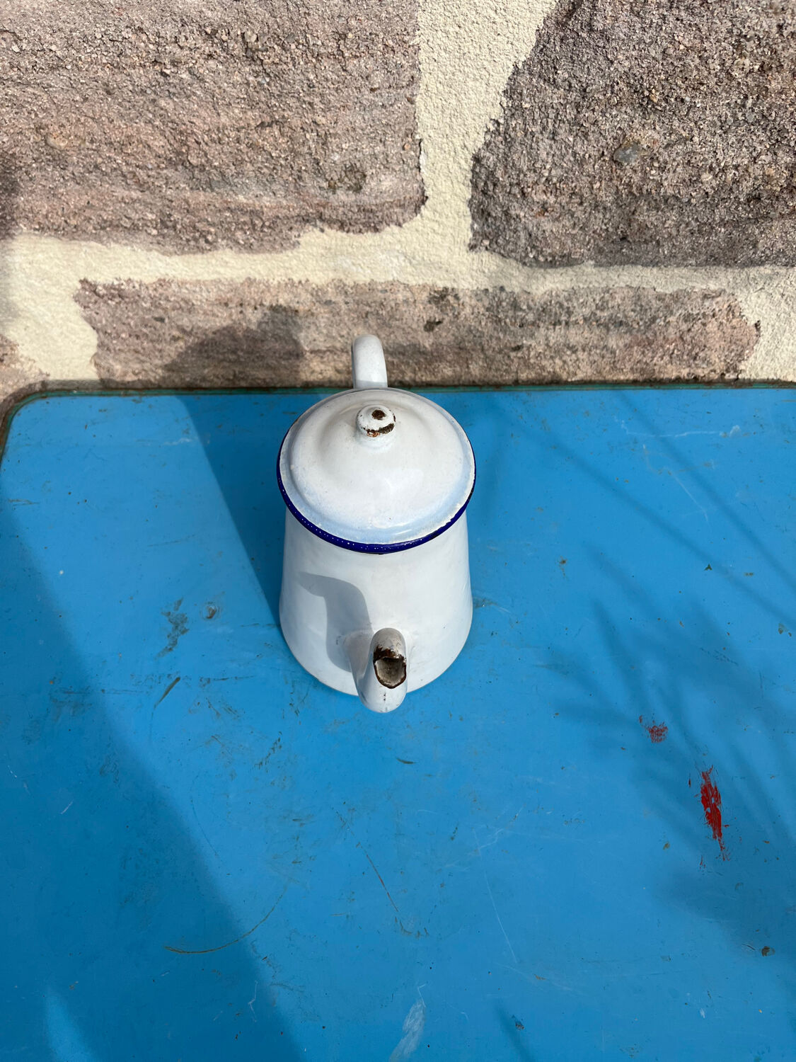 Enamelled coffee maker