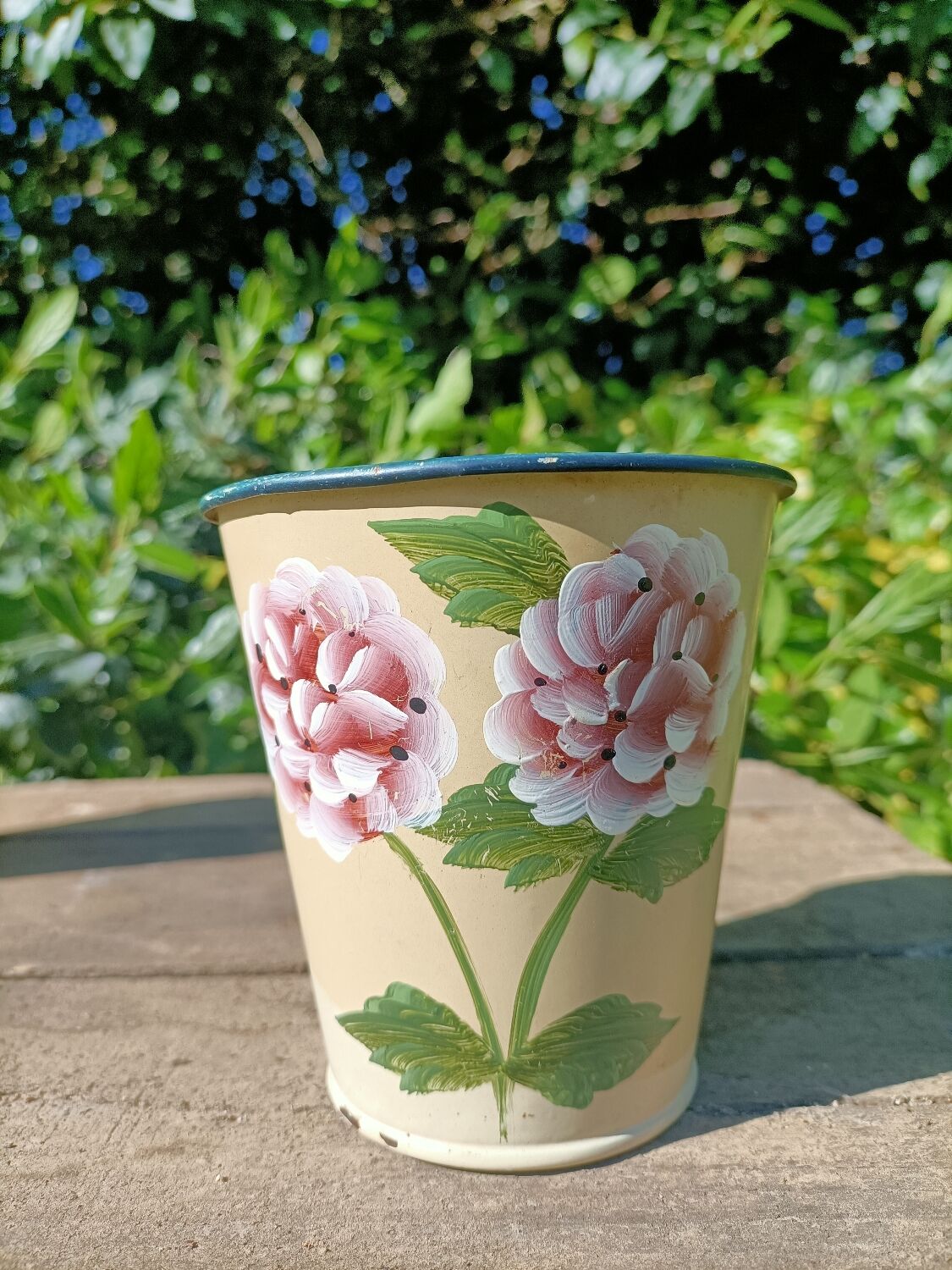 Pots de fleurs métalliques peint main