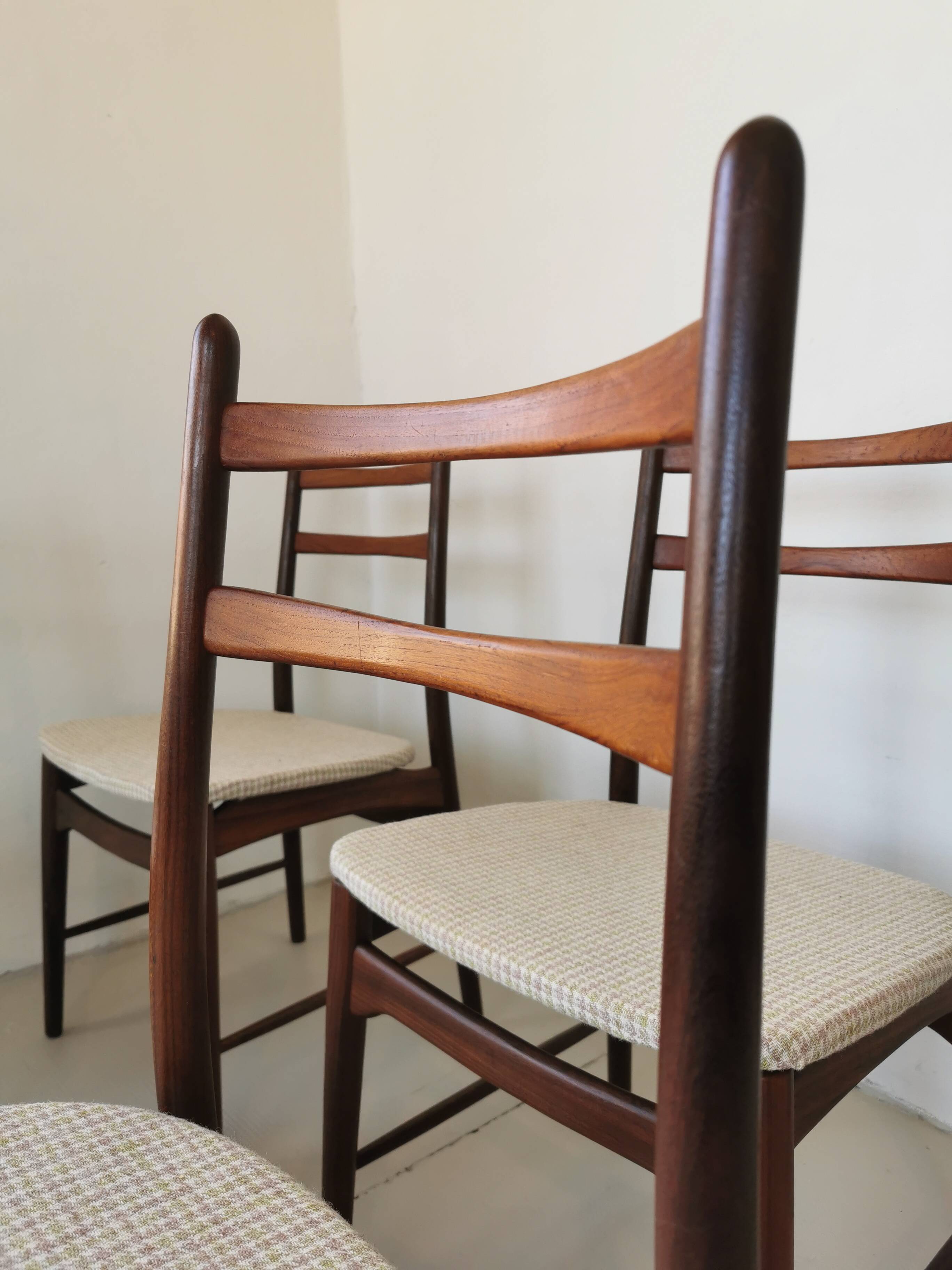 Set of 4 Scandinavian chairs no