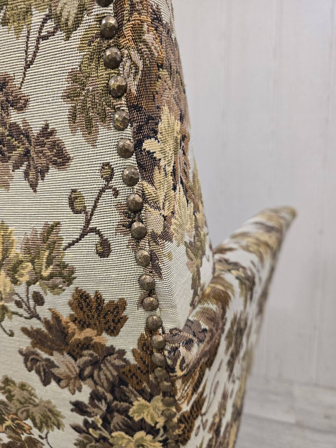 Pair of Mid-Century Design armchairs – jacquard upholstery with tapered legs